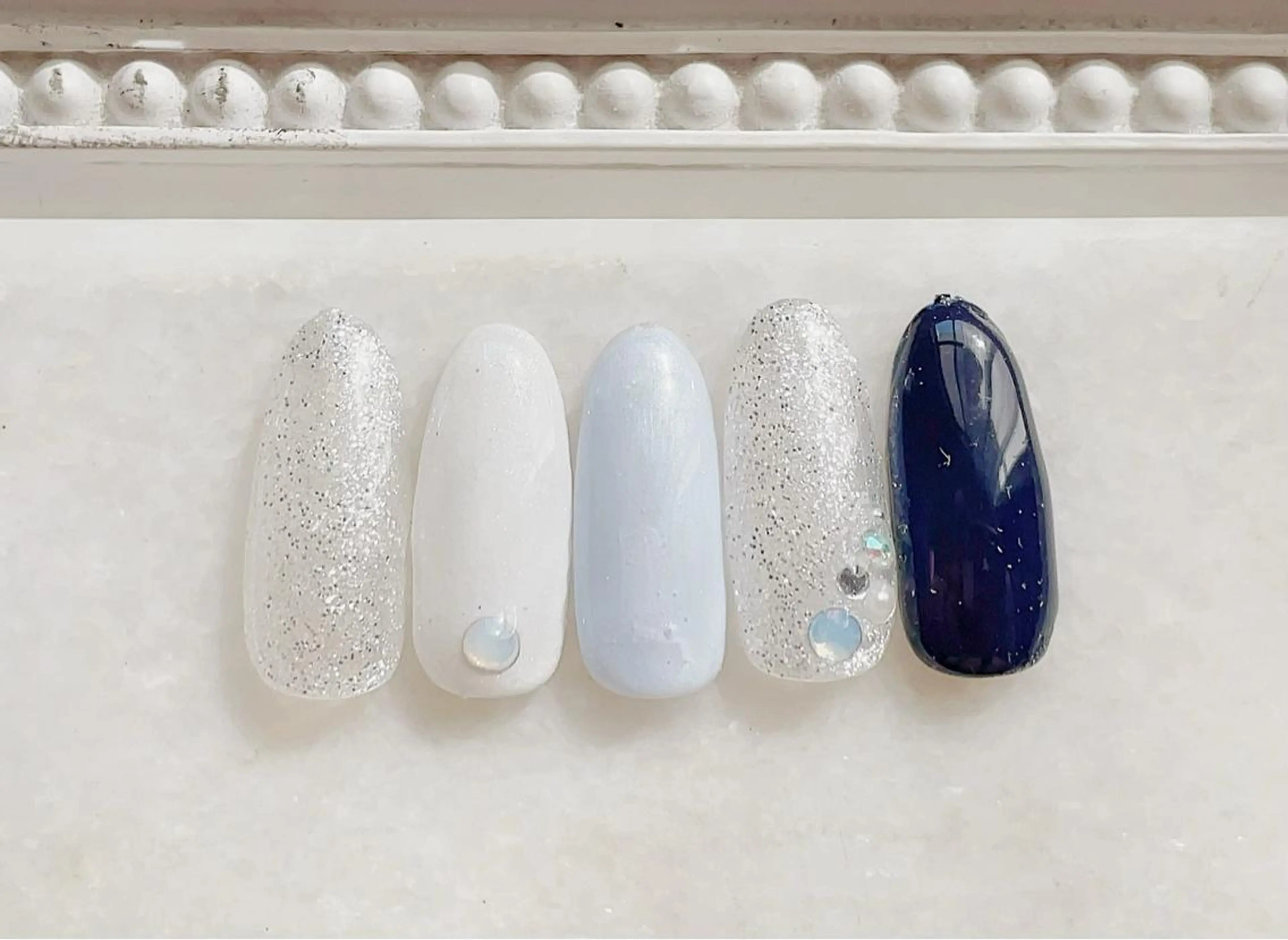 ネイル ジェルネイル キラキラネイル ネイビー パラジェル 冬ネイル ハンドネイル Satomi  のネイルデザイン