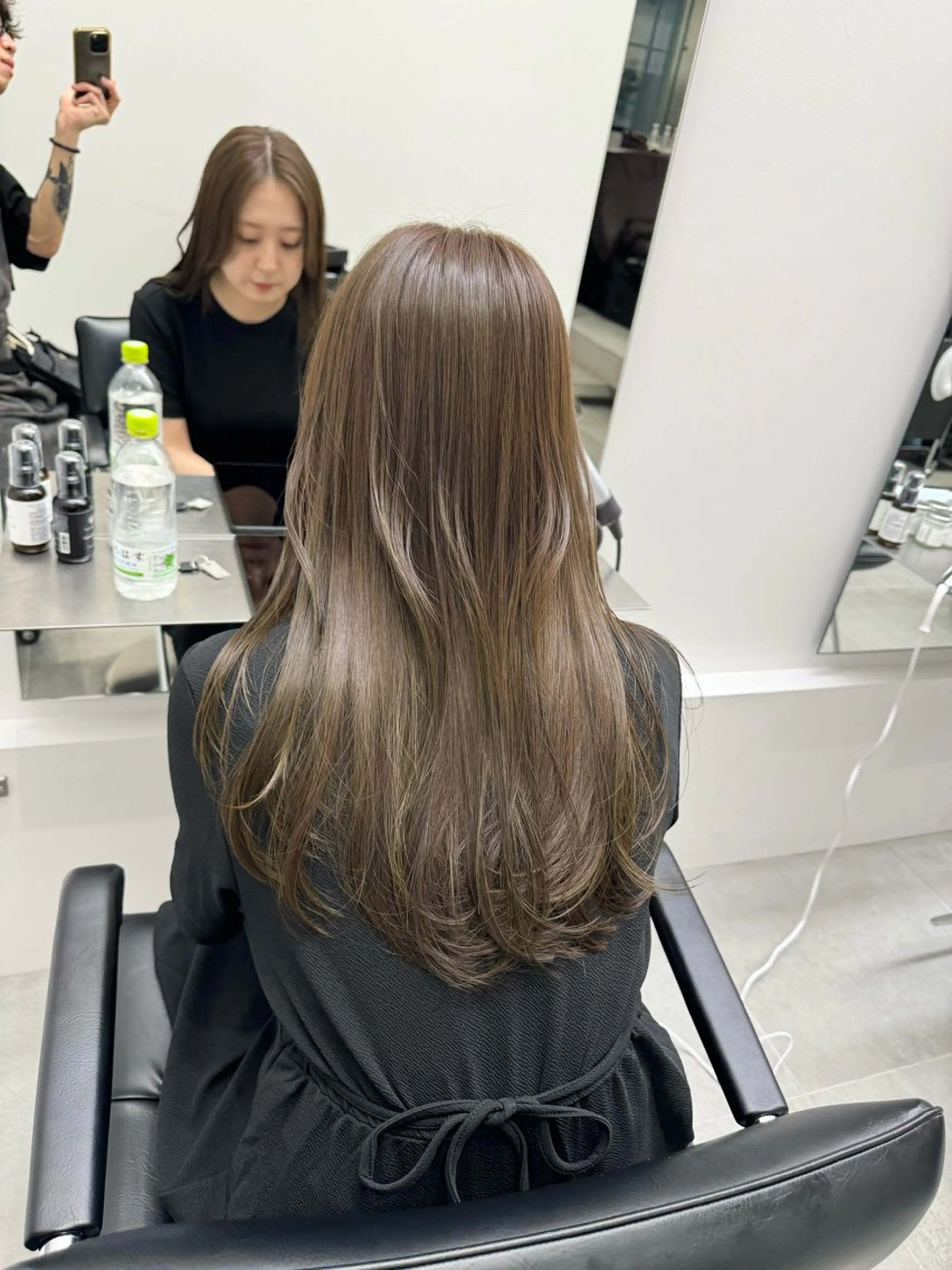 ロング カラー ベージュカラー ブリーチ ダブルカラー ブリーチなしカラー オリーブベージュ ブリーチなし 寒色カラーのヘアスタイル