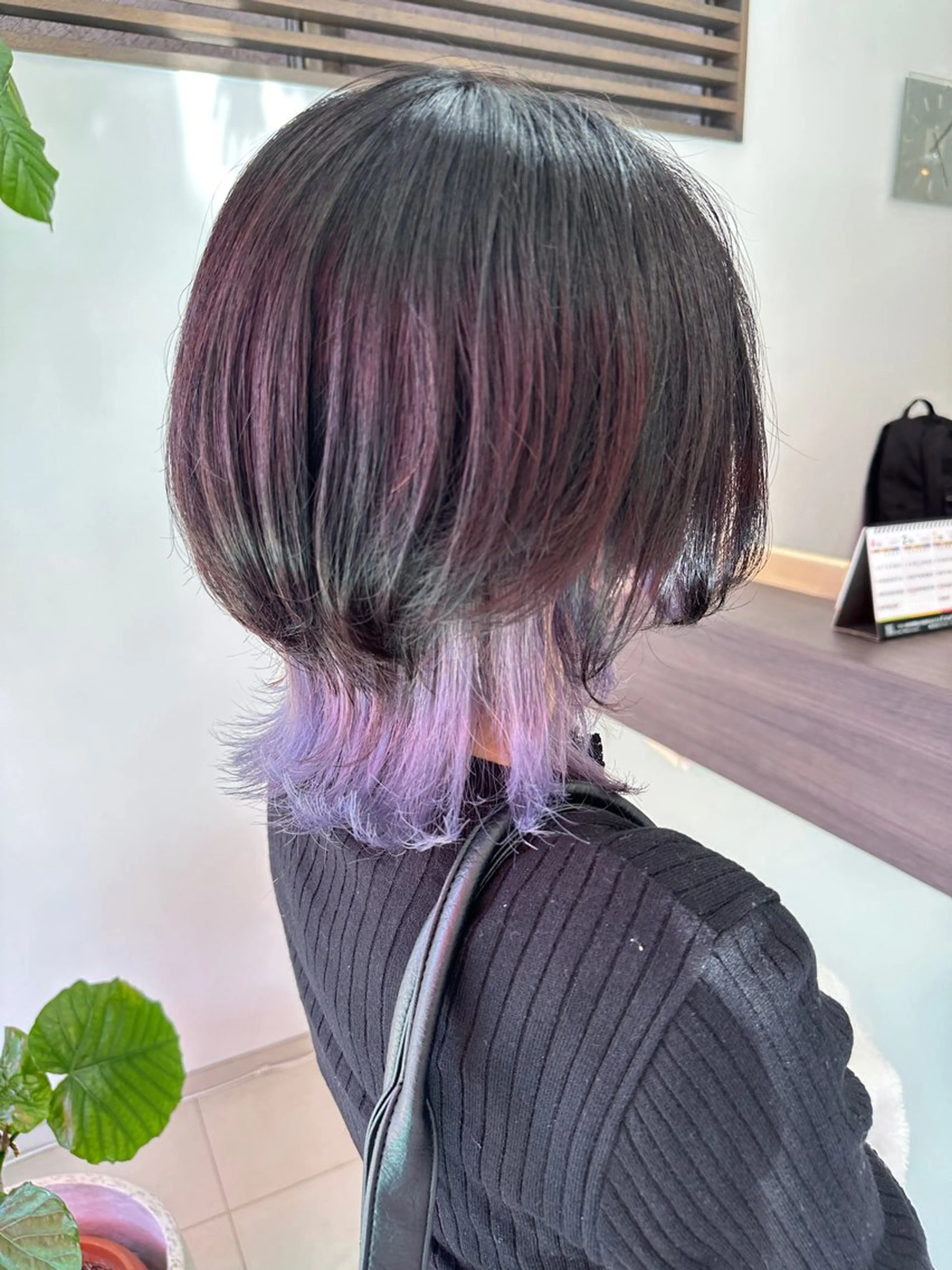 ミディアム レイヤー 艶々カラーのヘアスタイル