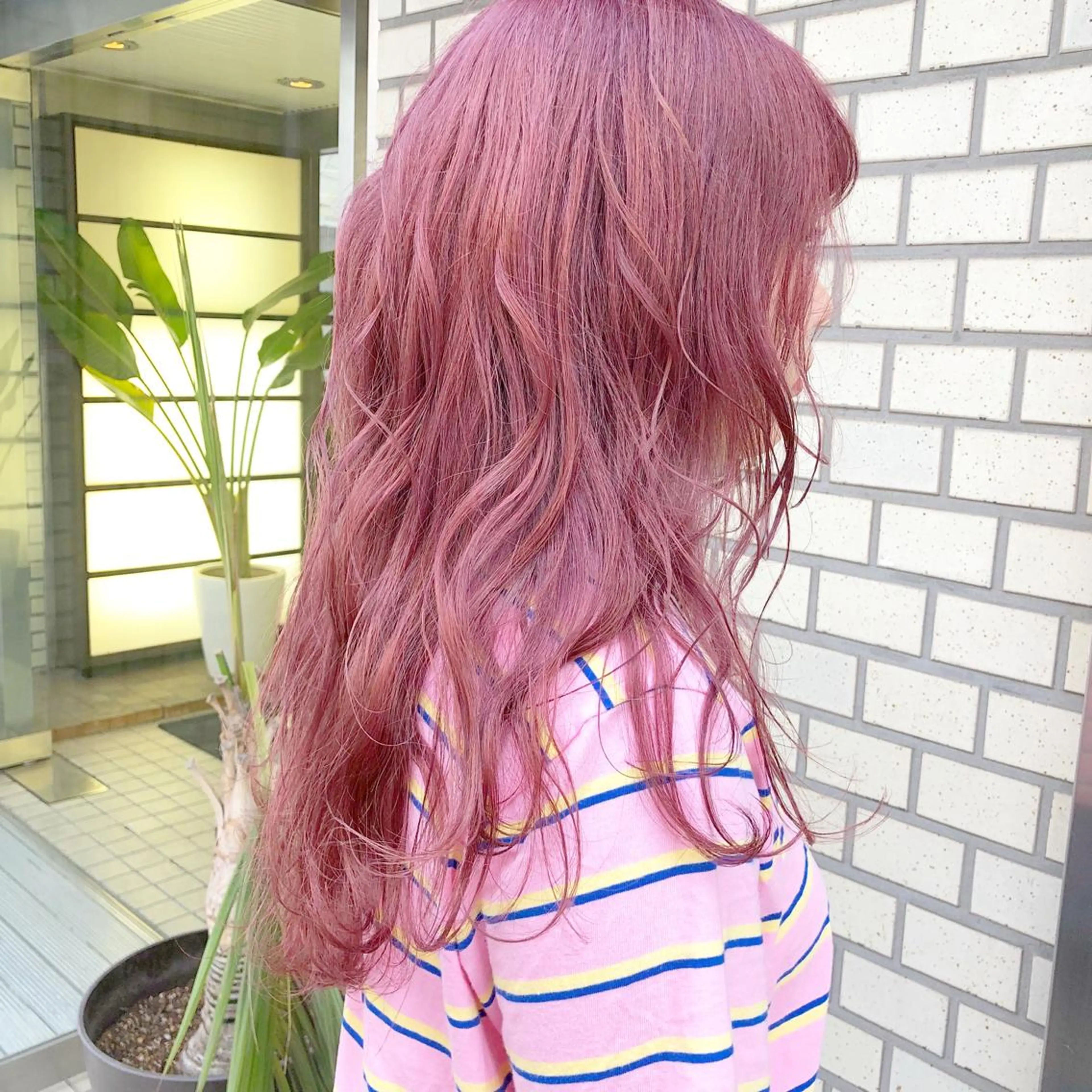 ロング カラー パーマ ヘアアレンジ ピンクカラー ヘアカラー ハイトーン特化🤍 浦住のヘアスタイル