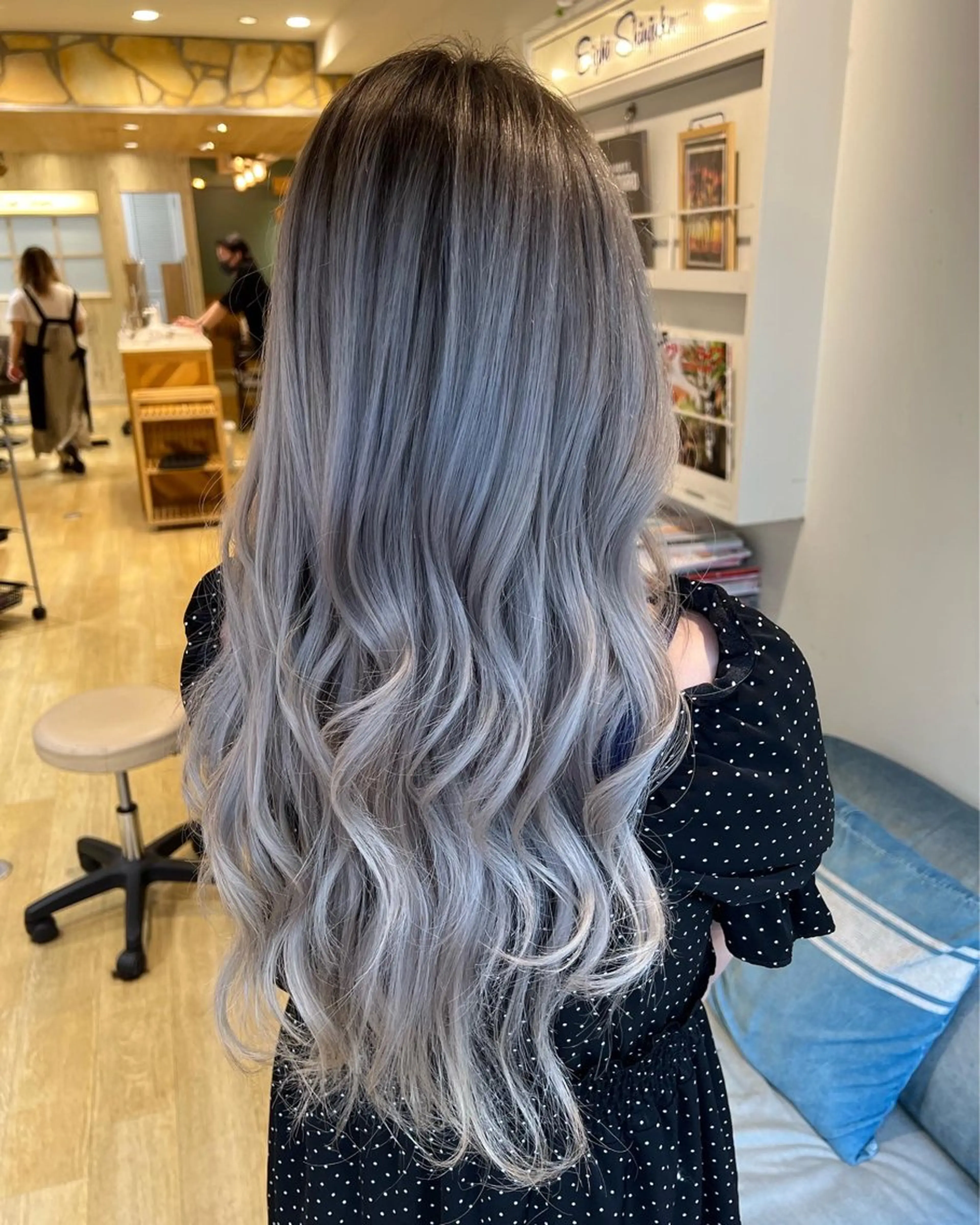 ロング レイヤーカット ヘアカラー トリートメント 渋谷ハイトーン/ デザインカラー阿部のヘアスタイル