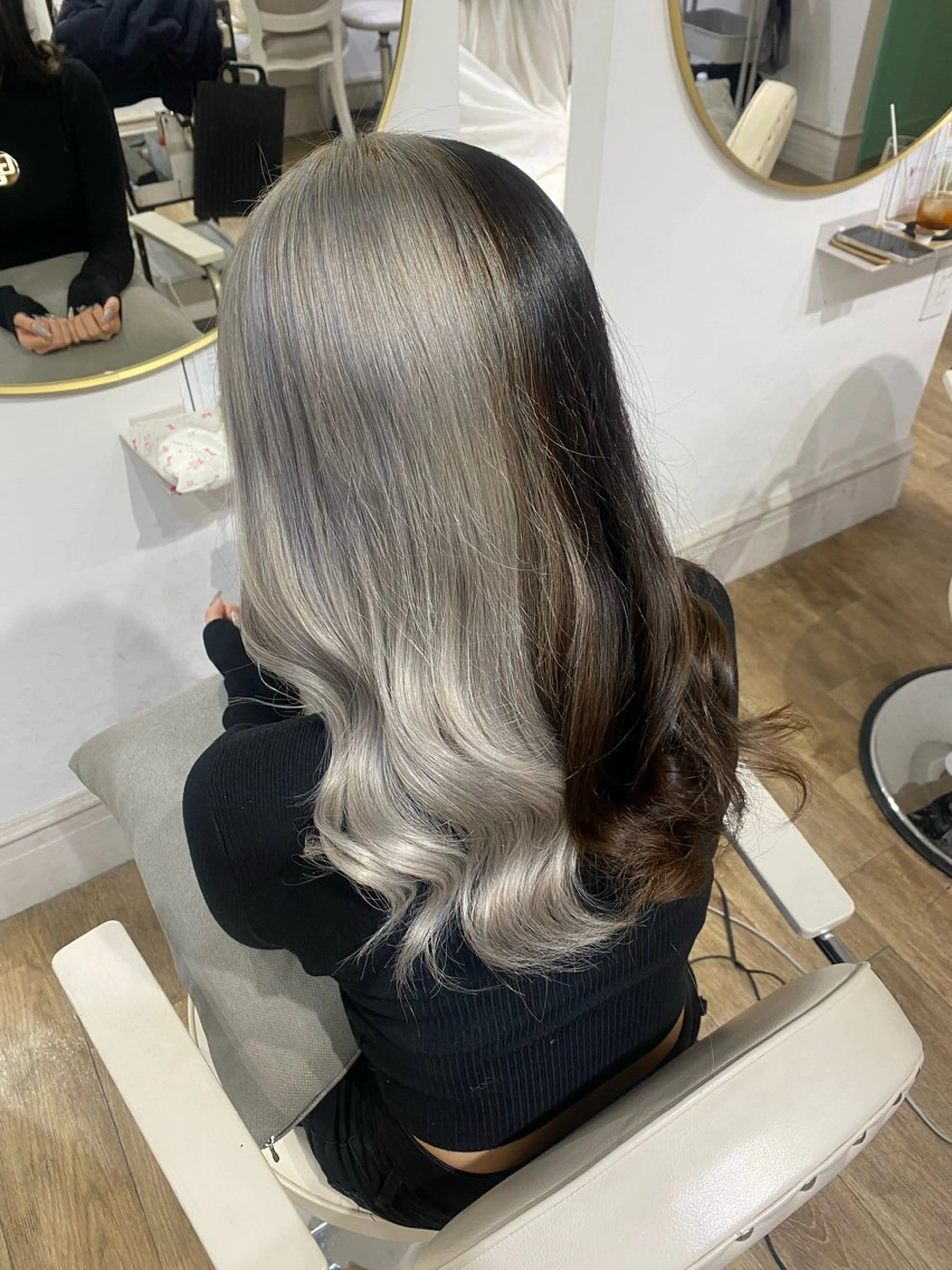 ロング カラー mio♡ベージュ特化 🎀透明感カラーのヘアスタイル