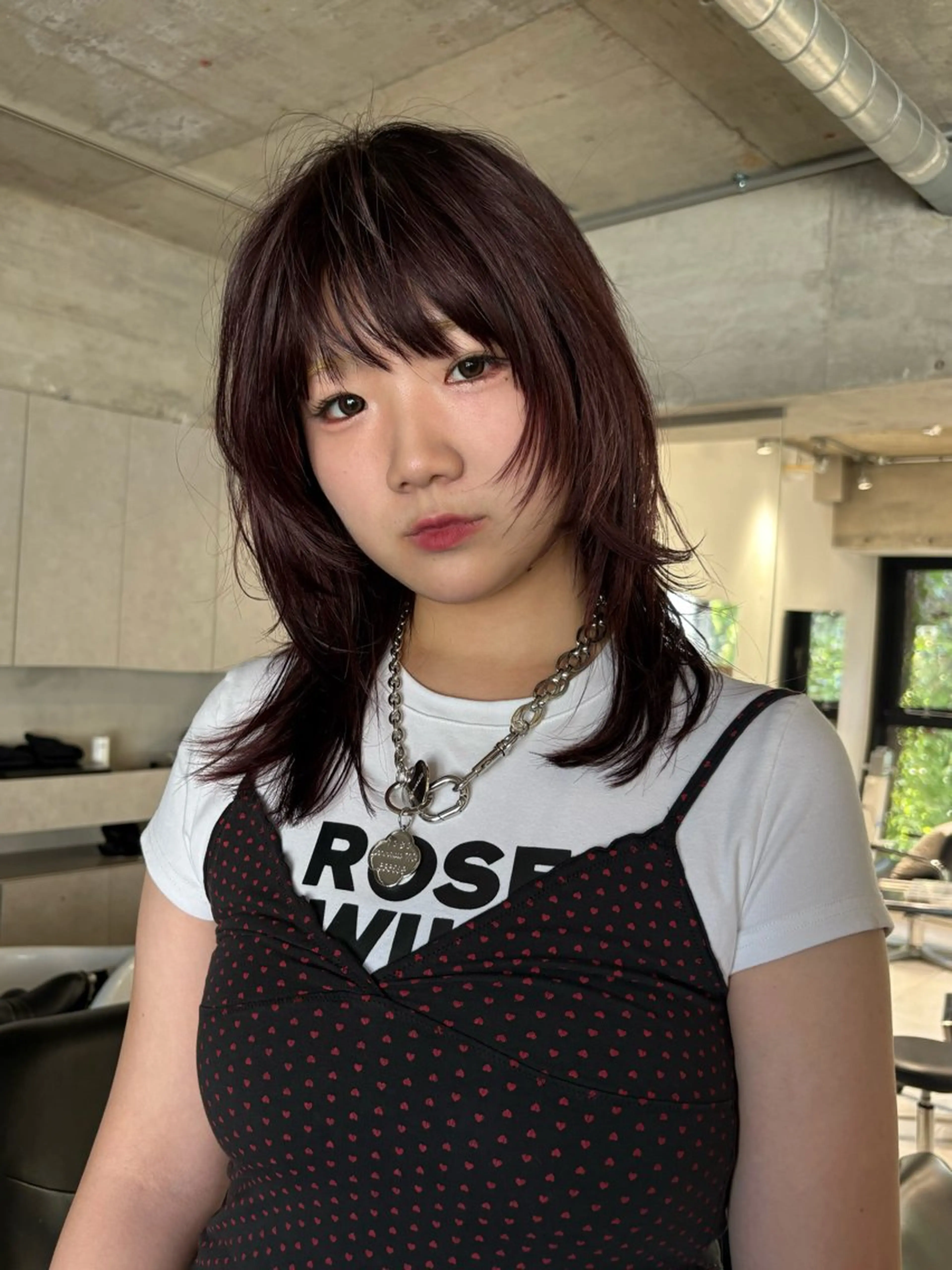 ミディアム ハイレイヤー レイヤーカット FILMS 綾菜のヘアスタイル