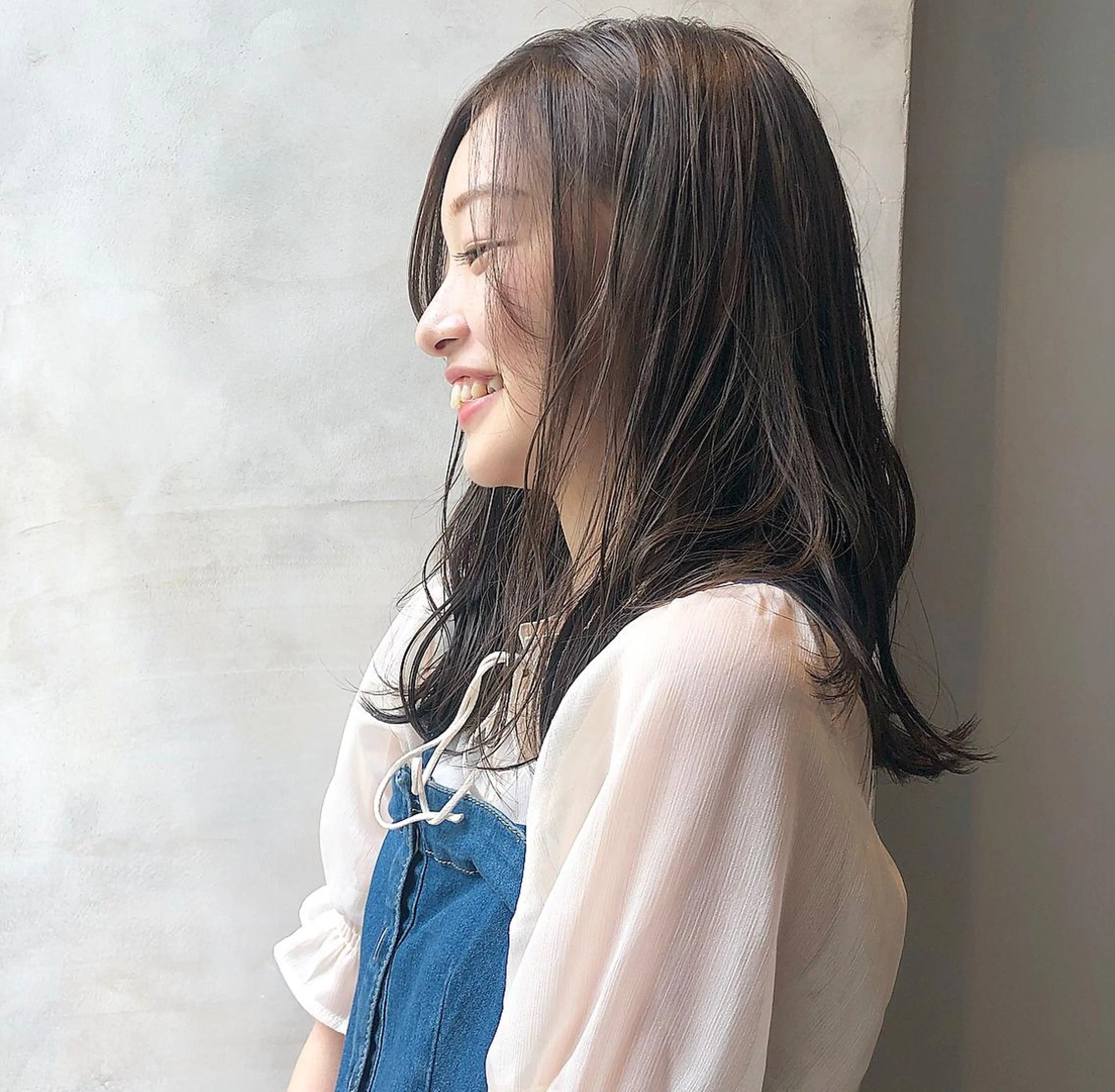 セミロング カラー 圧倒的透明感カラー nana🦕のヘアスタイル