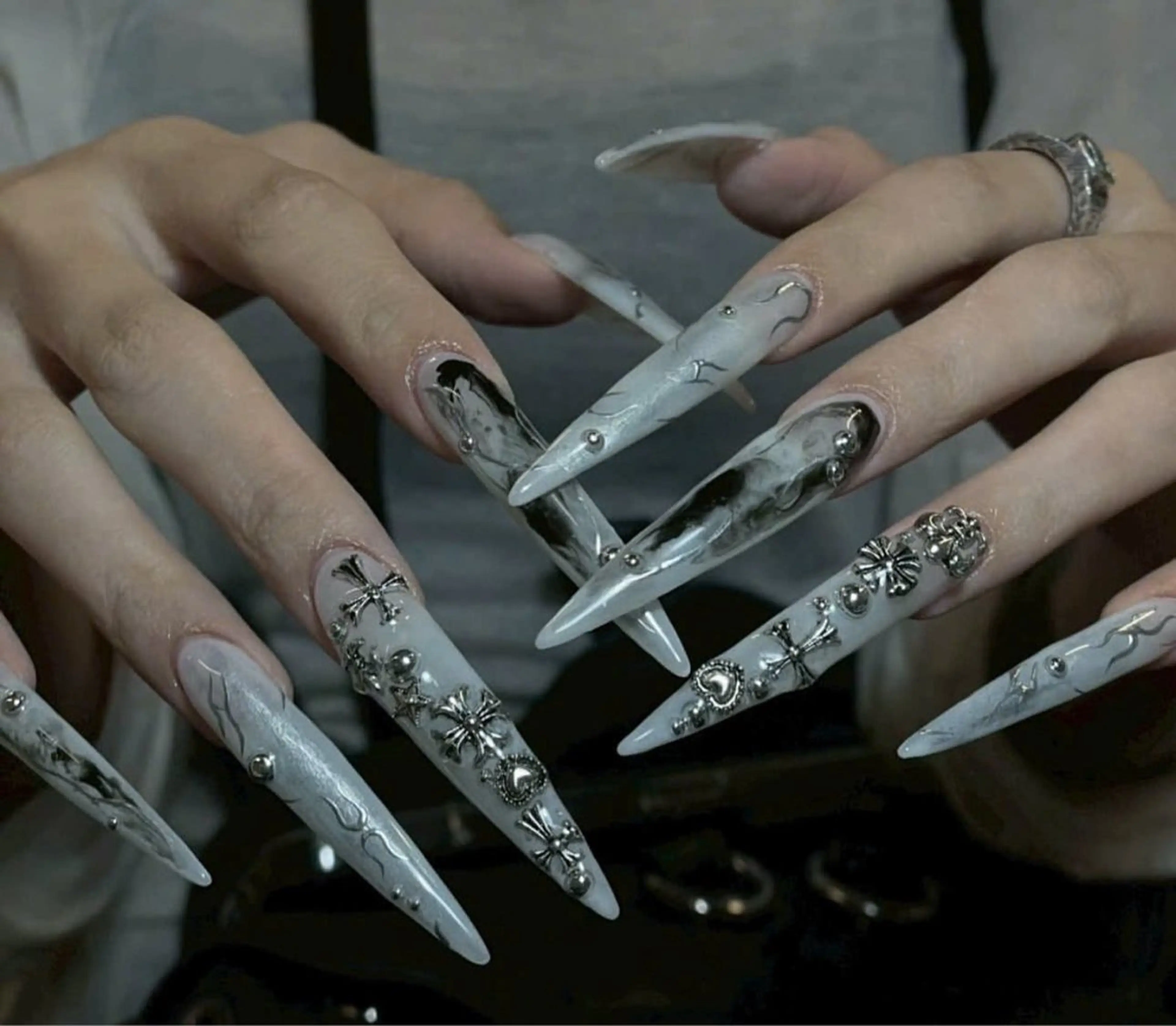 ネイル フレンチネイル ジェルネイル ガラスフレンチ ハロウィン ハート ハンドネイル H.baby Nail Salonのネイルデザイン