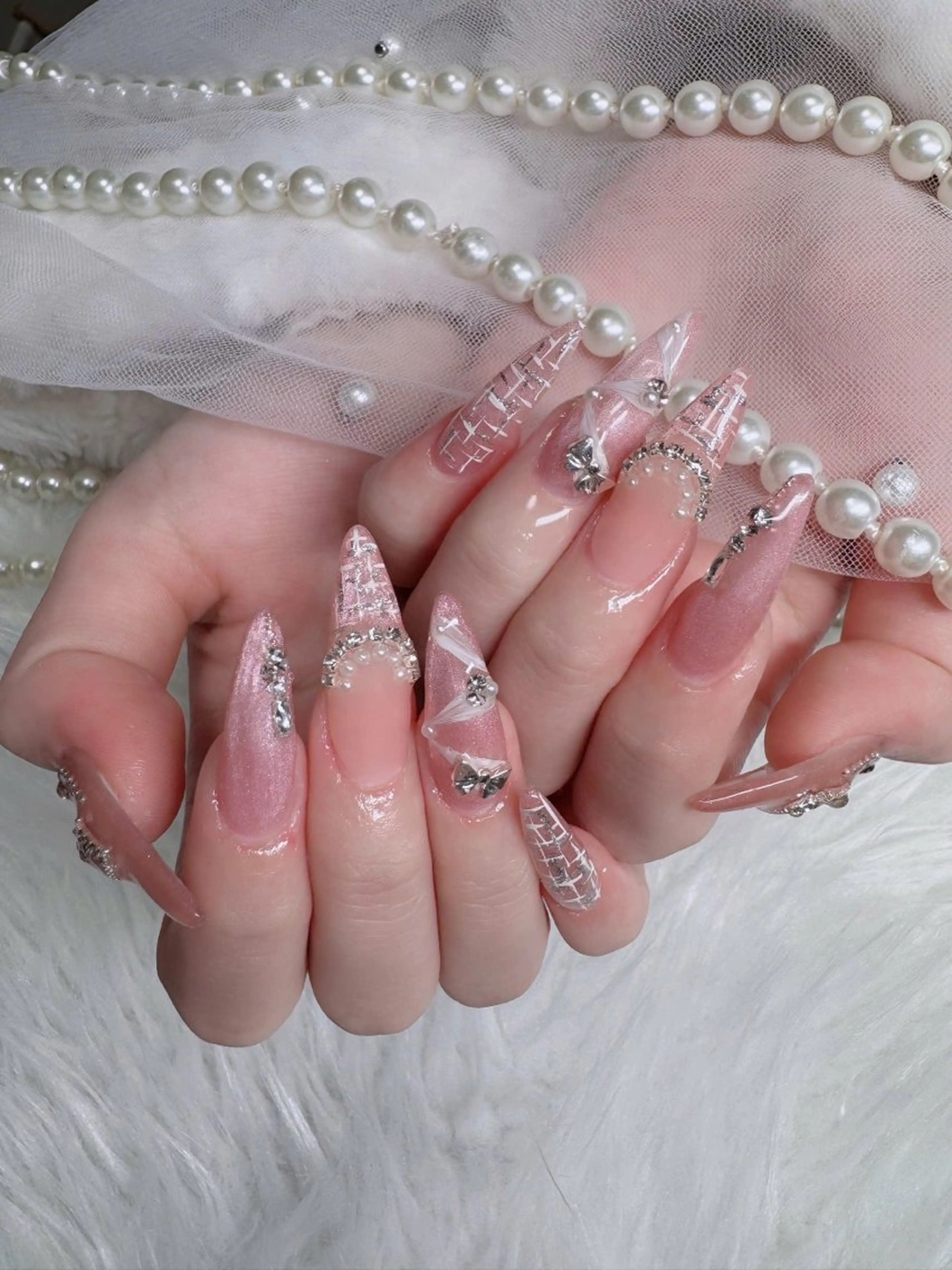 ネイル オーロラネイル フレンチネイル ジェルネイル ハロウィン キラキラネイル ハンドネイル H.baby Nail Salonのネイルデザイン