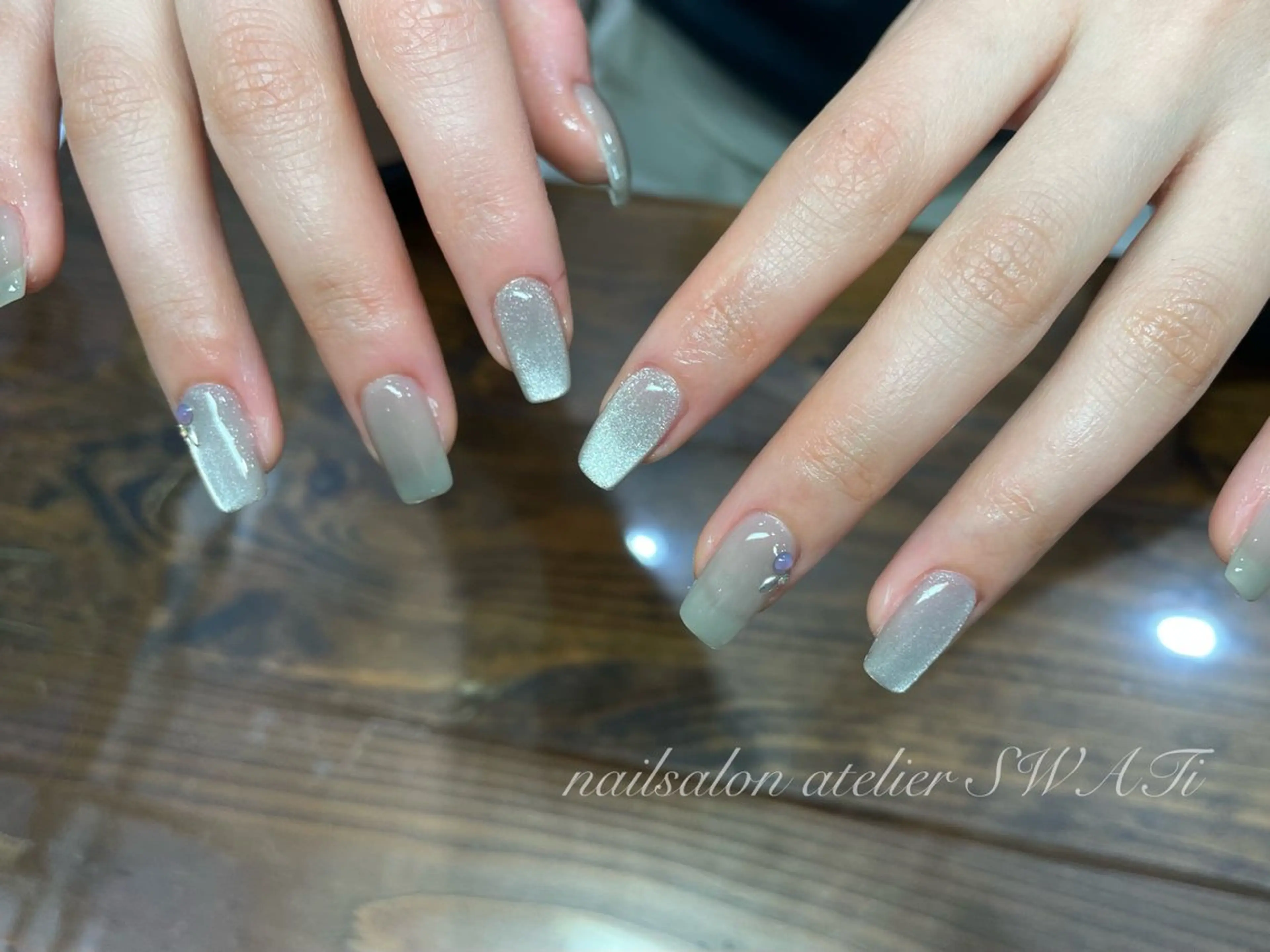 ネイリスト様向け💅2時間講習 時間内であればなんでも⭕️⏳(ベース塗り方•ワンカラー•ラメグラ)の写真