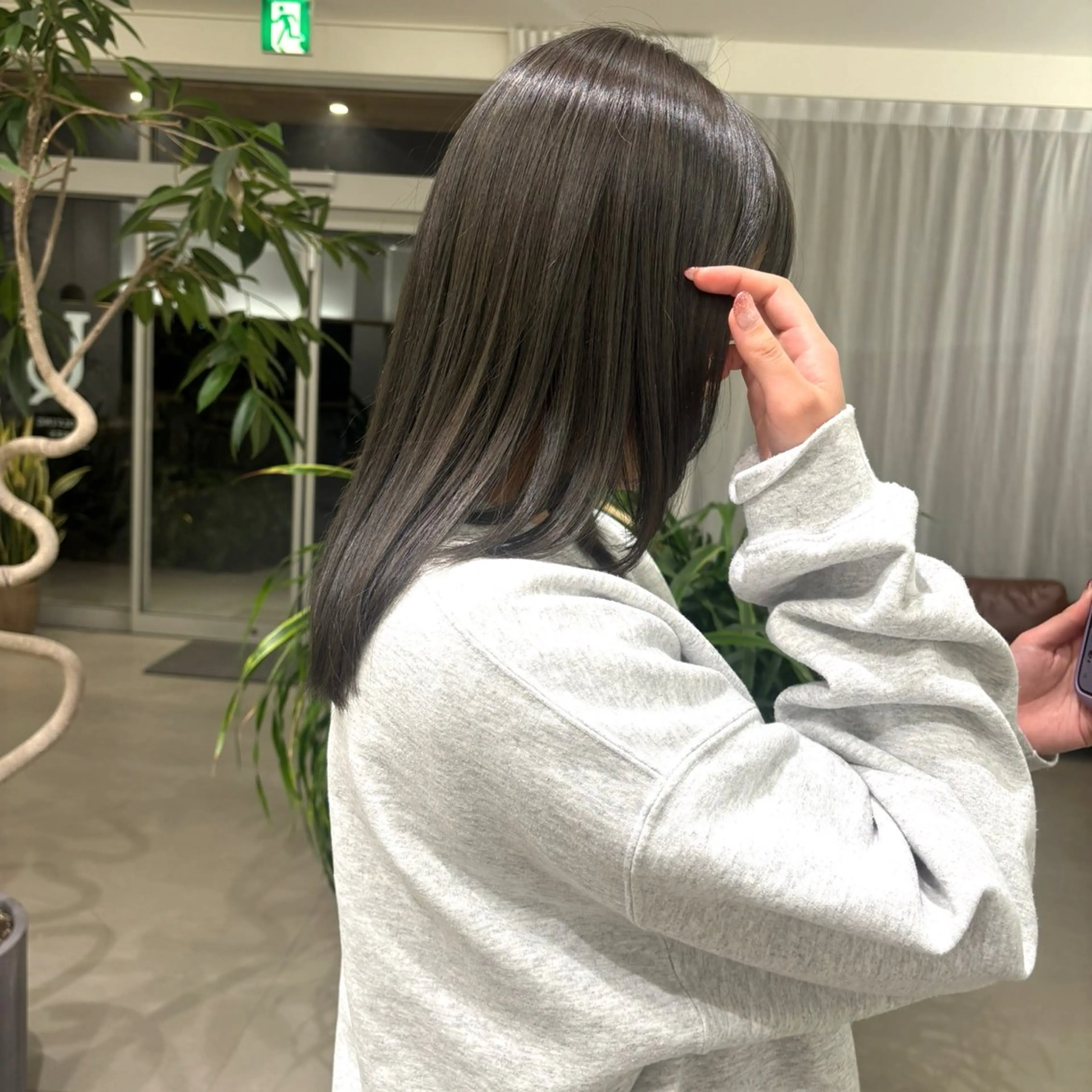 セミロング 古畑 愛美のヘアスタイル