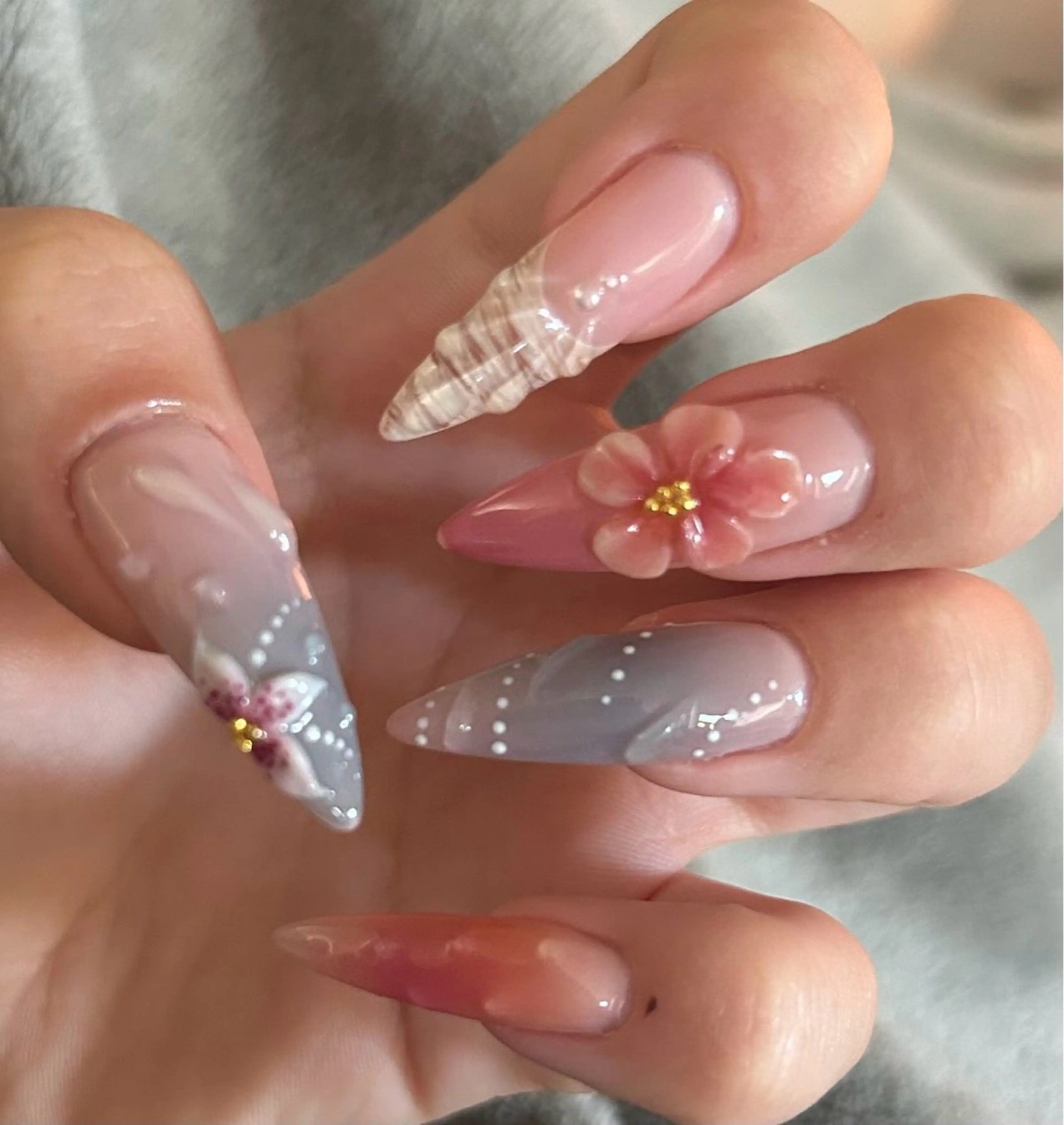 ネイル キラキラネイル 韓国ネイル ロングネイル ワンホンネイル ハンドネイル Josie nail salonのネイルデザイン