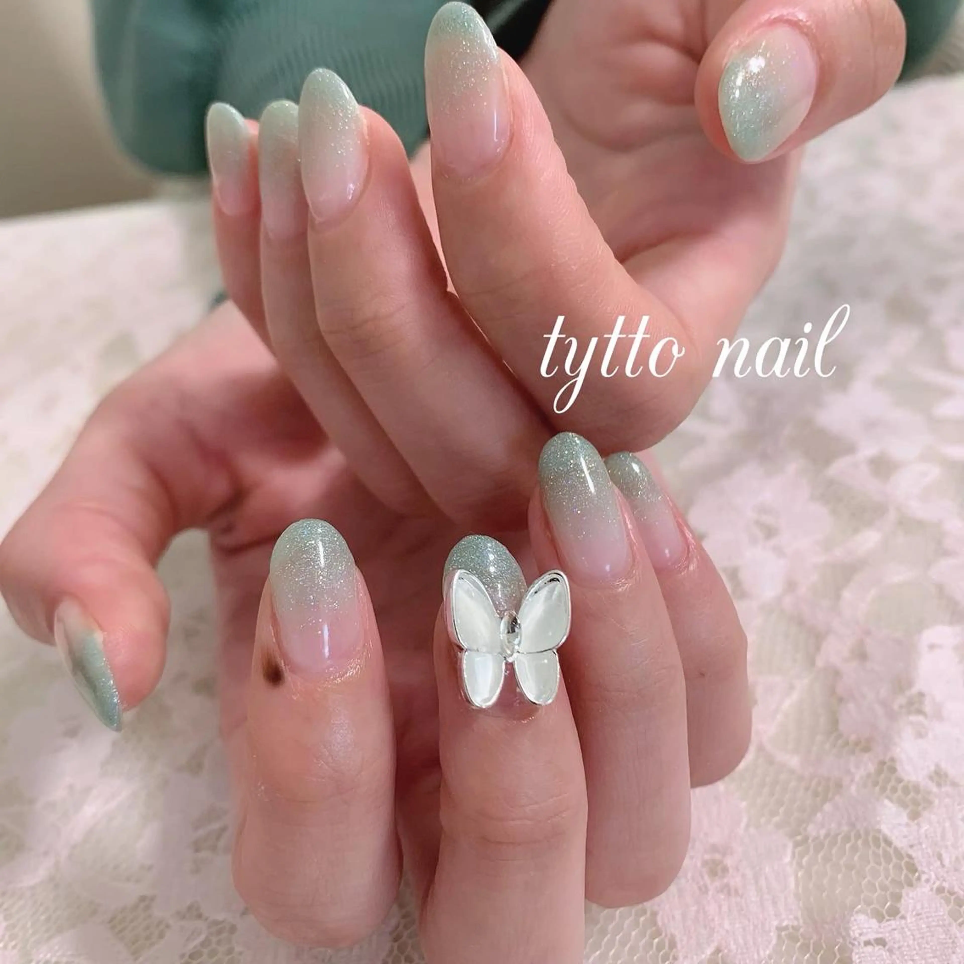 ネイル グラデーション グリーン ラメ(グリッター) ラメグラデーション オフィスネイル tytto nail ❤︎‪‪eri‪‪のネイルデザイン