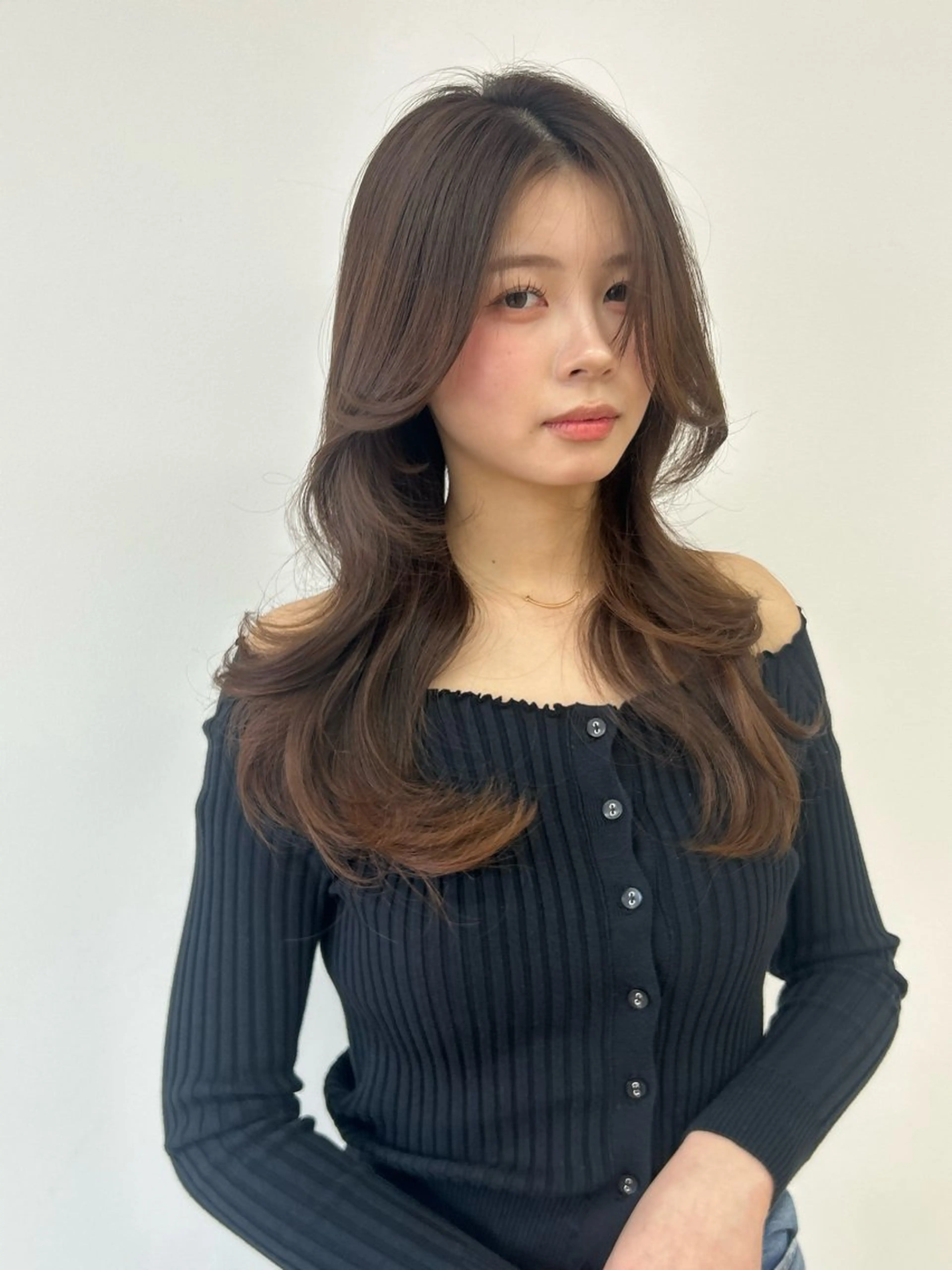 セミロング 顔まわりレイヤー 顔周りカット レイヤーカット カット ヘアカラー トリートメント Kobayashi ハイライト/ショートのヘアスタイル