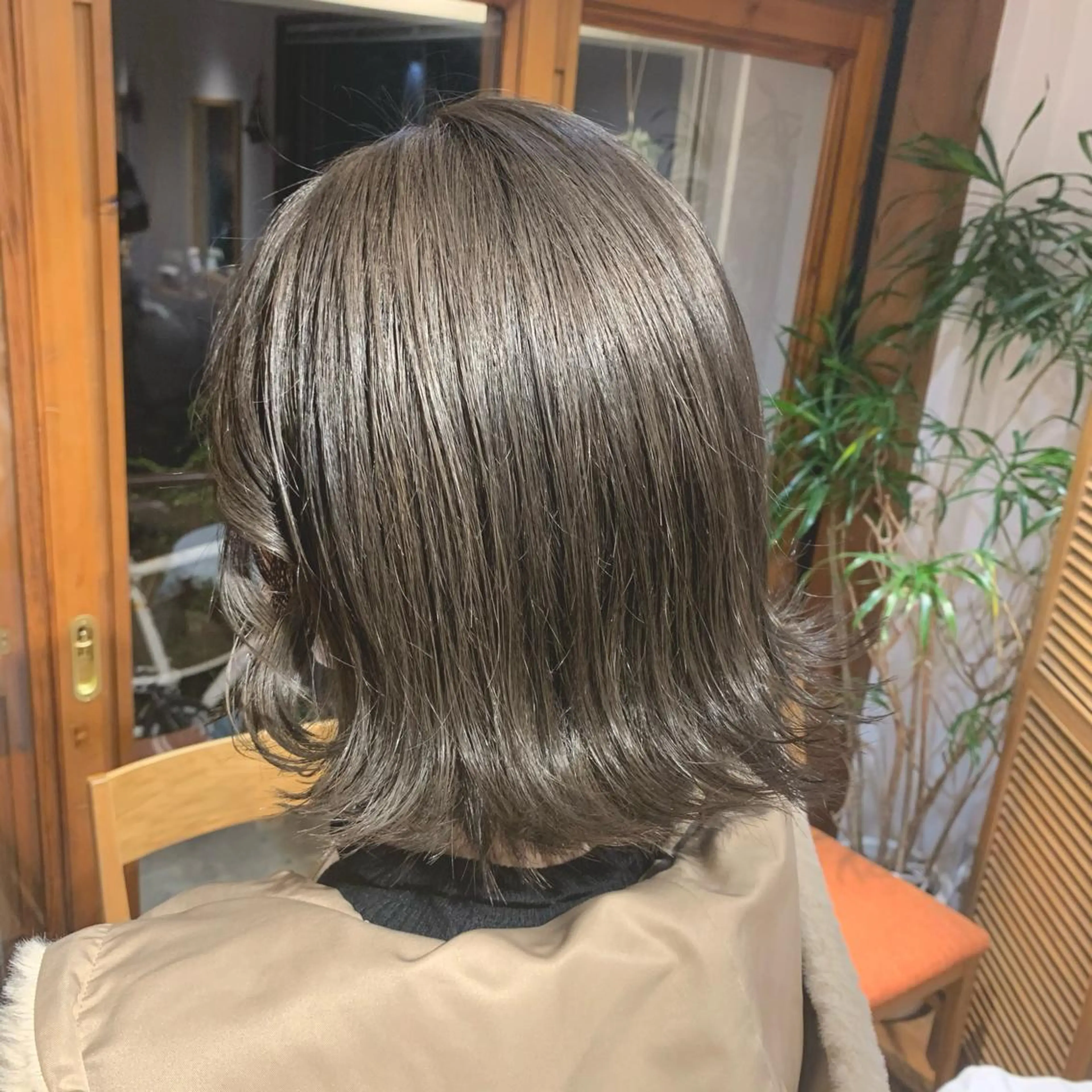 ミディアム カラー グレージュ 卒業式のヘアスタイル カット トリートメント little 小濱彰太のヘアスタイル