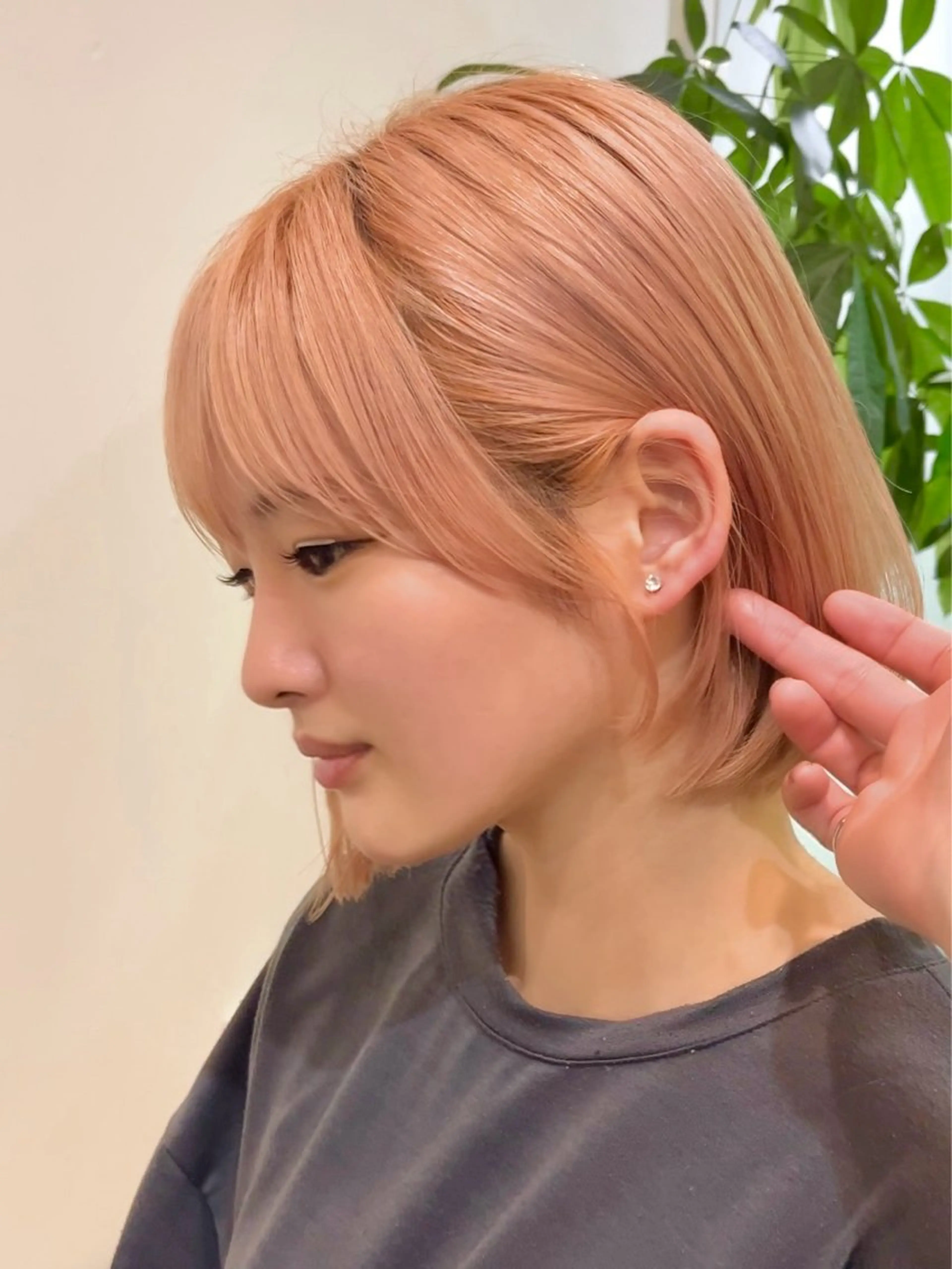 ミディアム カラー グレージュ くびれヘア 顔まわりレイヤー 韓国風ヘア レイヤーカット カット ヘアカラー VIEW EHIME 齋藤  あつきのヘアスタイル