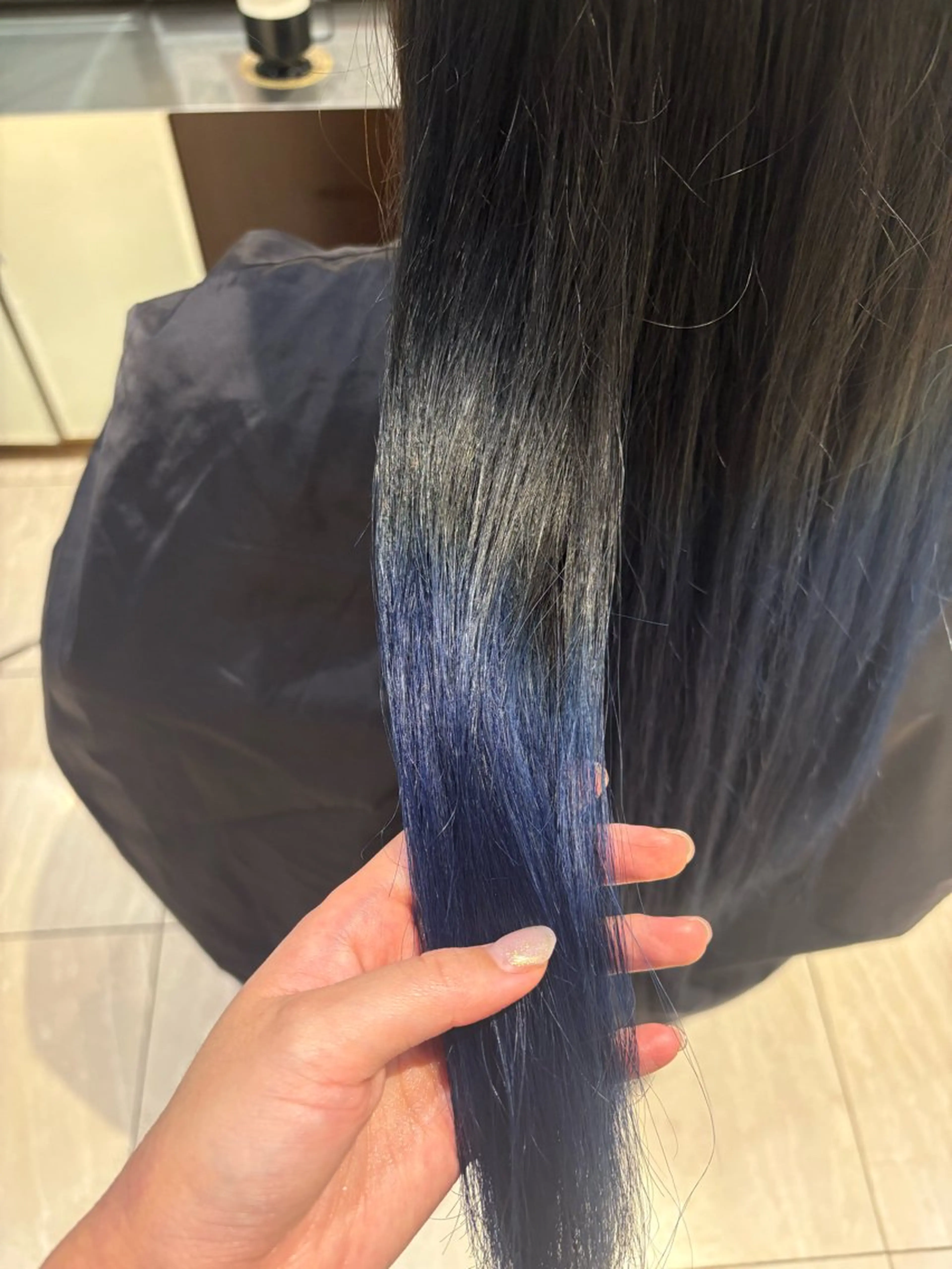 ロング カラー ブリーチ ブルーカラー ケアブリーチ 透明感カラー グラデーションカラー Koharu 髪質改善カラーのヘアスタイル