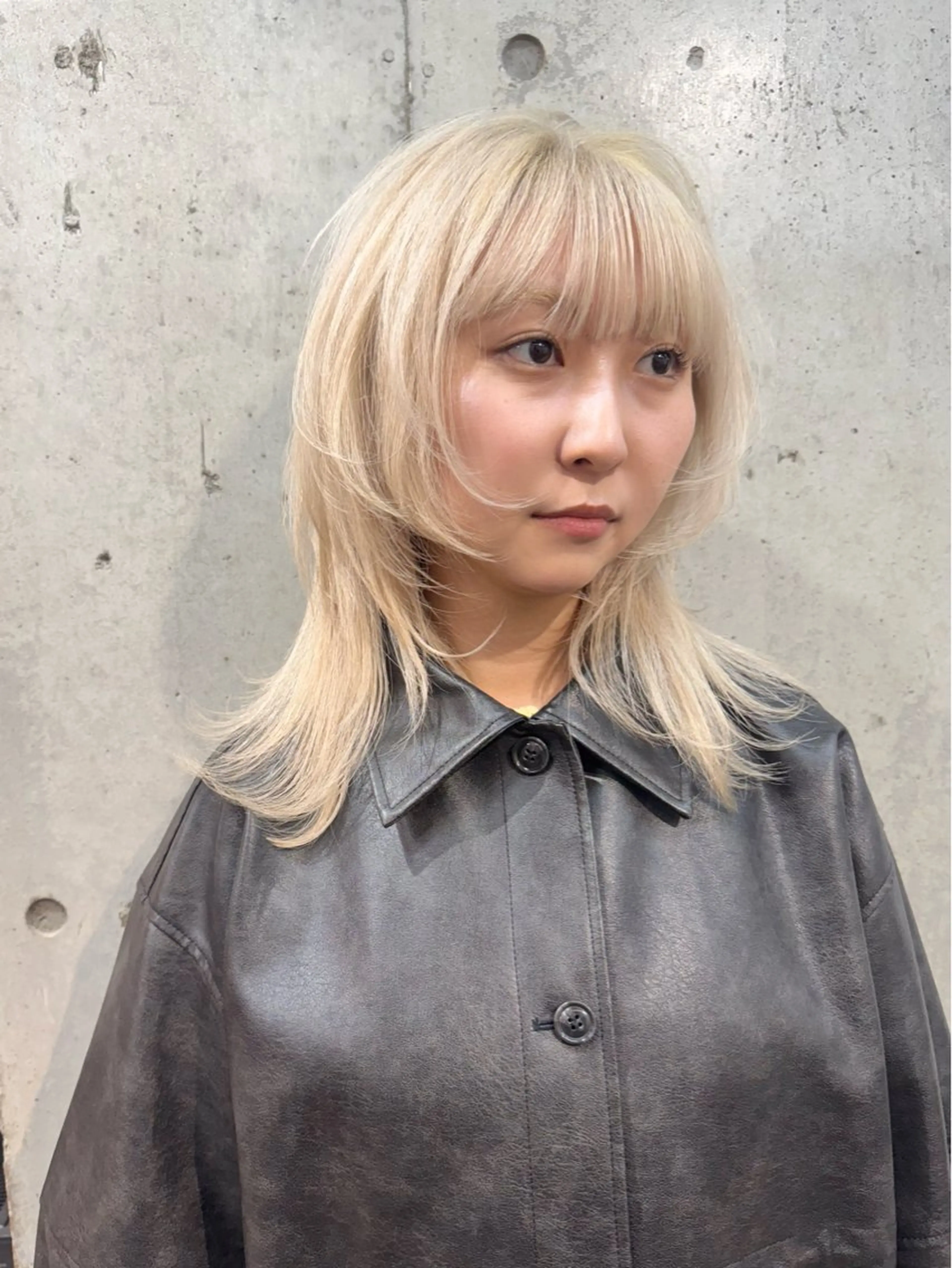 ミディアム カラー バレイヤージュ ブリーチ 抜きっぱなしブロンド ブロンド ケアブリーチ ヘアカラー トリートメント lani ブリーチ /ダブルカラーのヘアスタイル