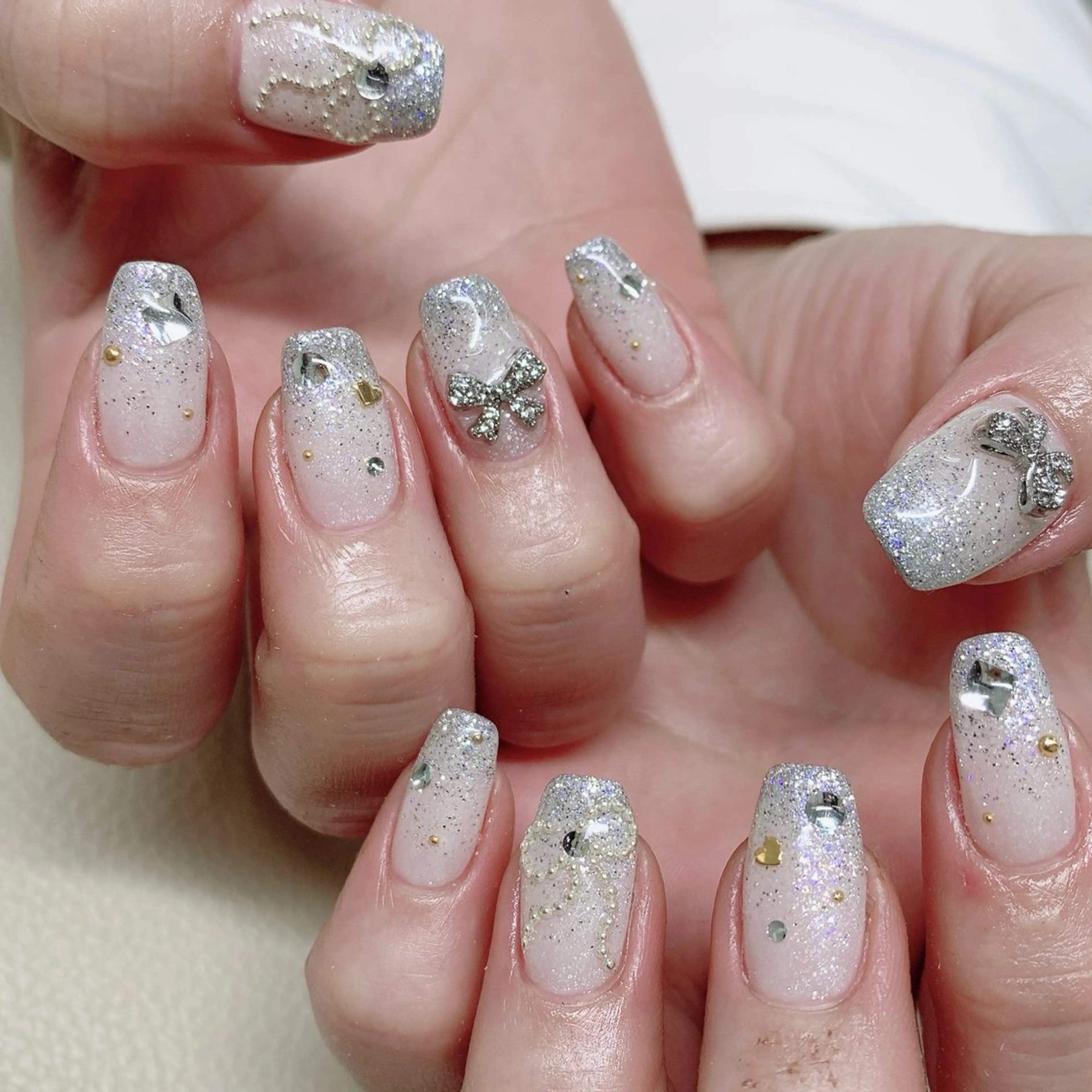 ネイル キラキラネイル リボン ハンドネイル SHIGE . 【パラジェル取扱店】のネイルデザイン