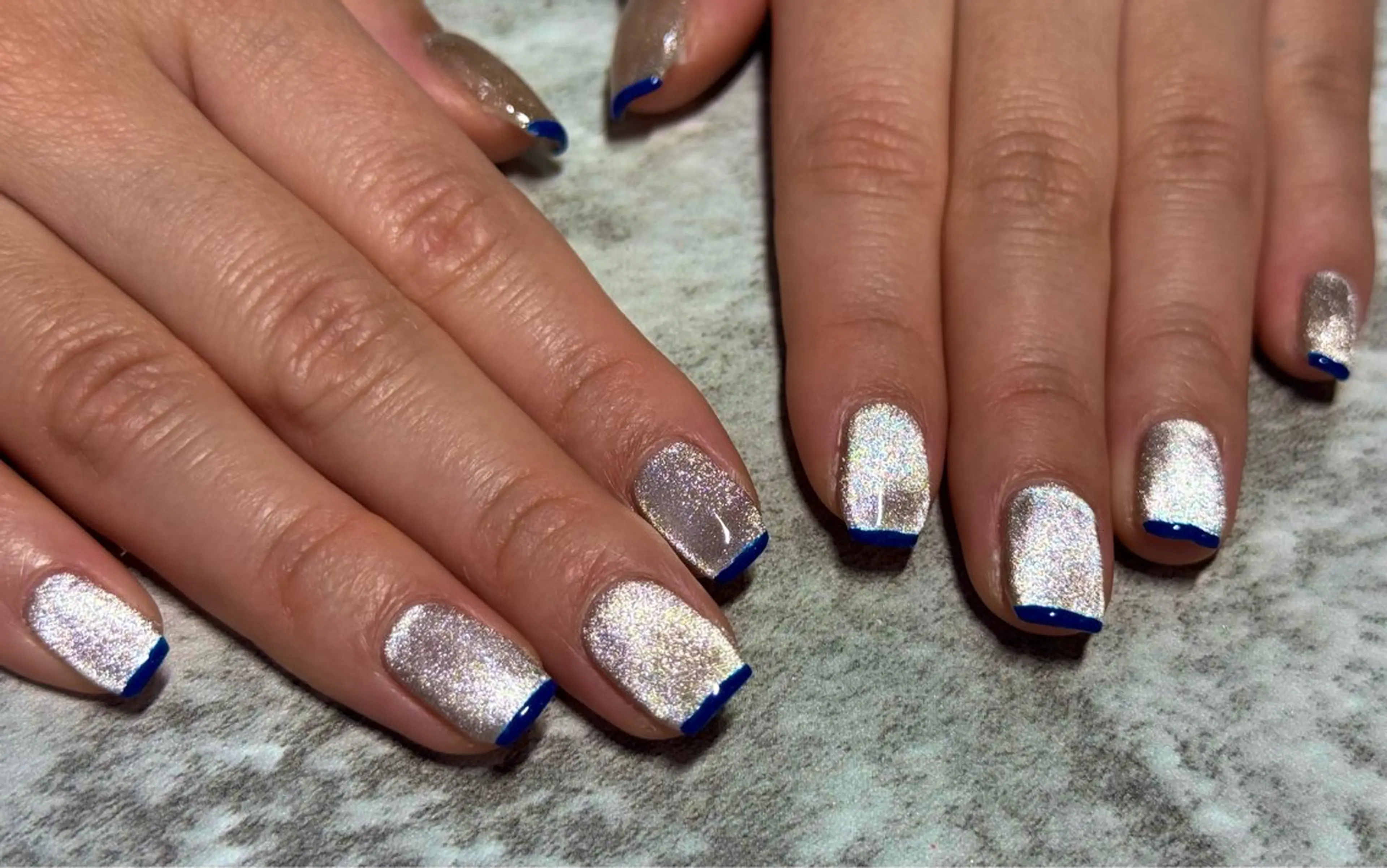 ネイル マグネットネイル ニュアンスネイル Mahiru ➰🎀🤍のネイルデザイン