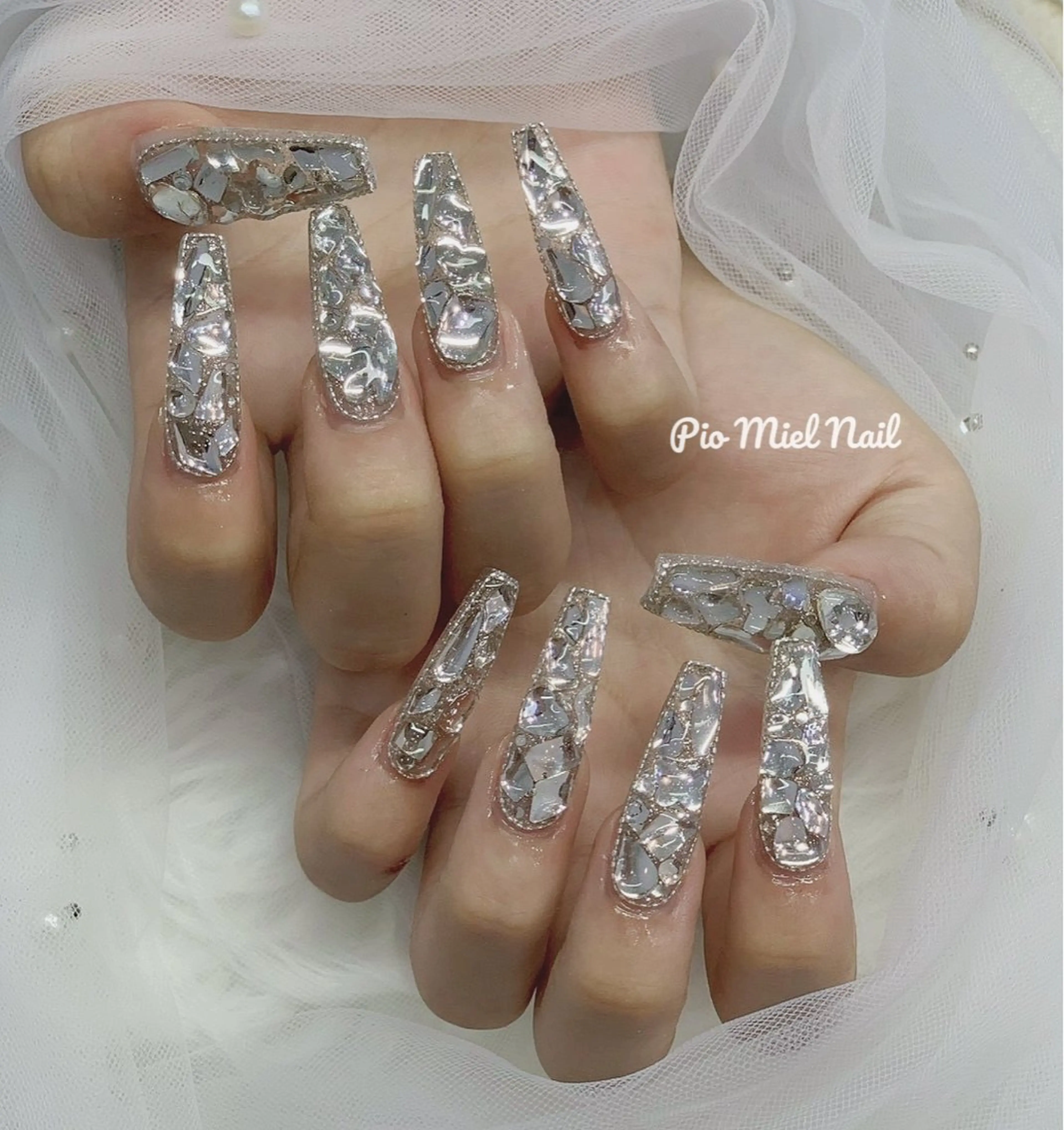ロング ハンドネイル ハンドケア Pio Mielのネイルデザイン