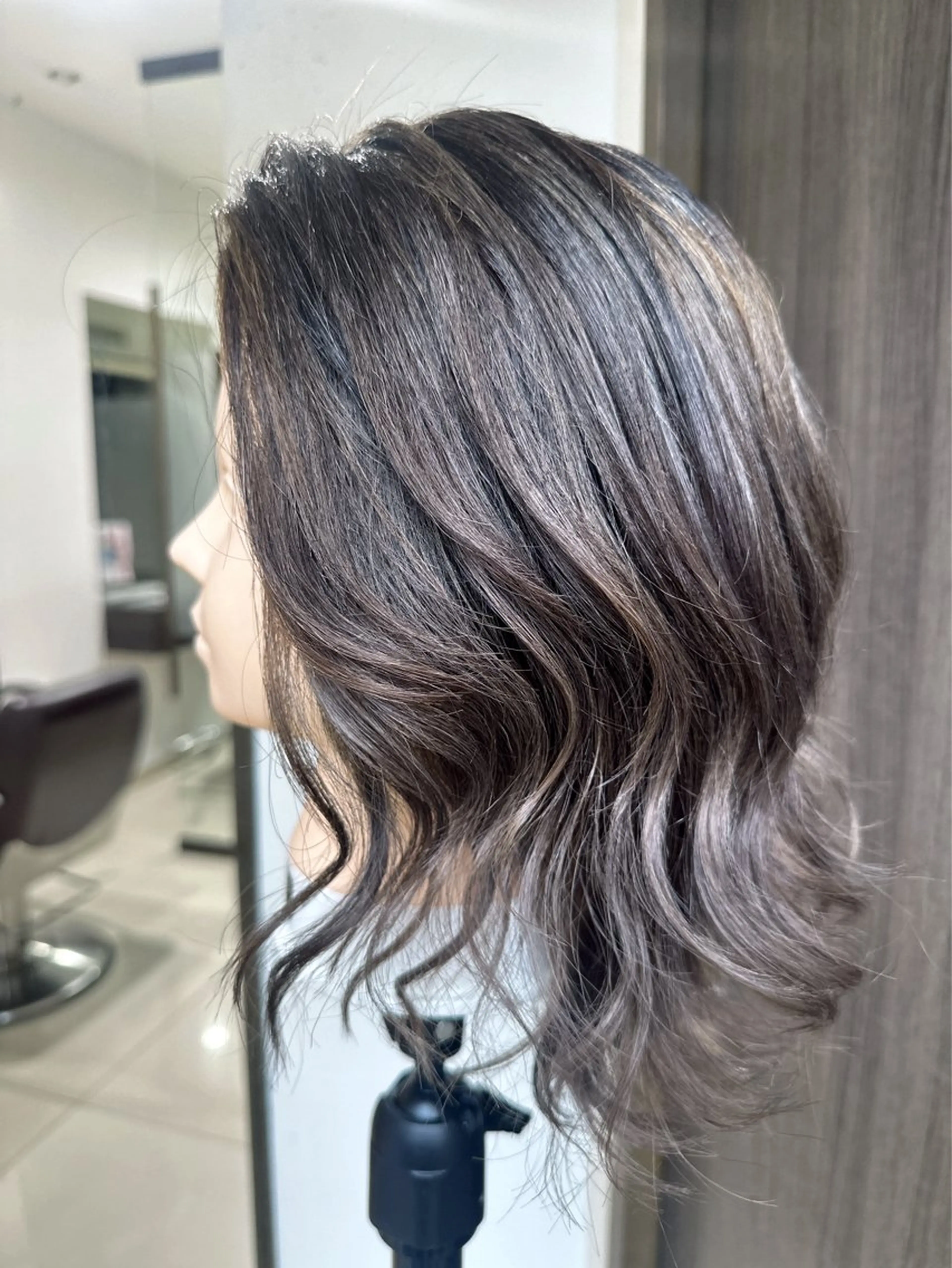 ミディアム レイヤーカット レイヤー 艶々カラーのヘアスタイル