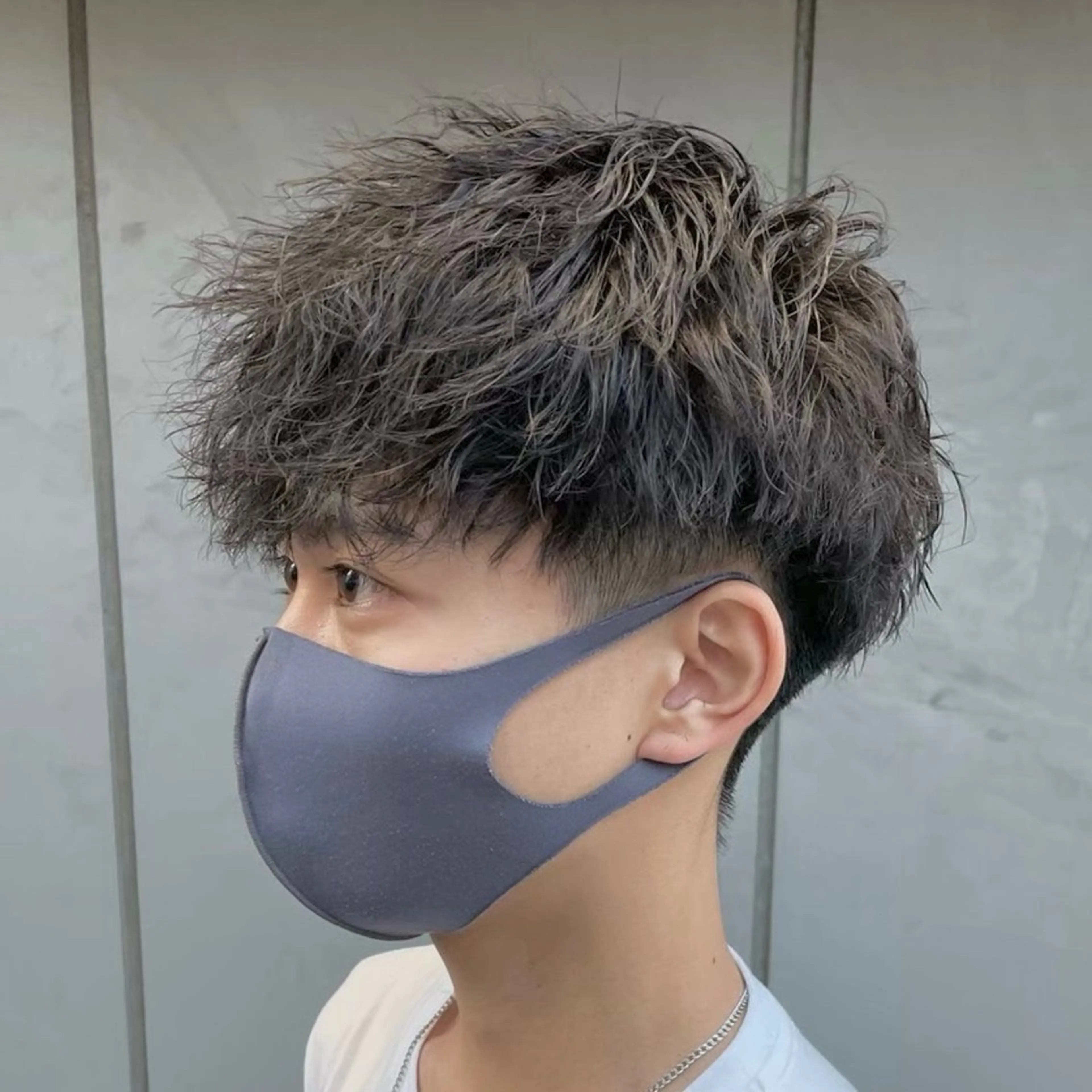 ショート カラー パーマ ヘアアレンジ メンズ センターパート メンズハイライト メンズメッシュ マッシュ メンズパーマ 仕上がり満足度No. 1🔥BLUCK🔥のヘアスタイル