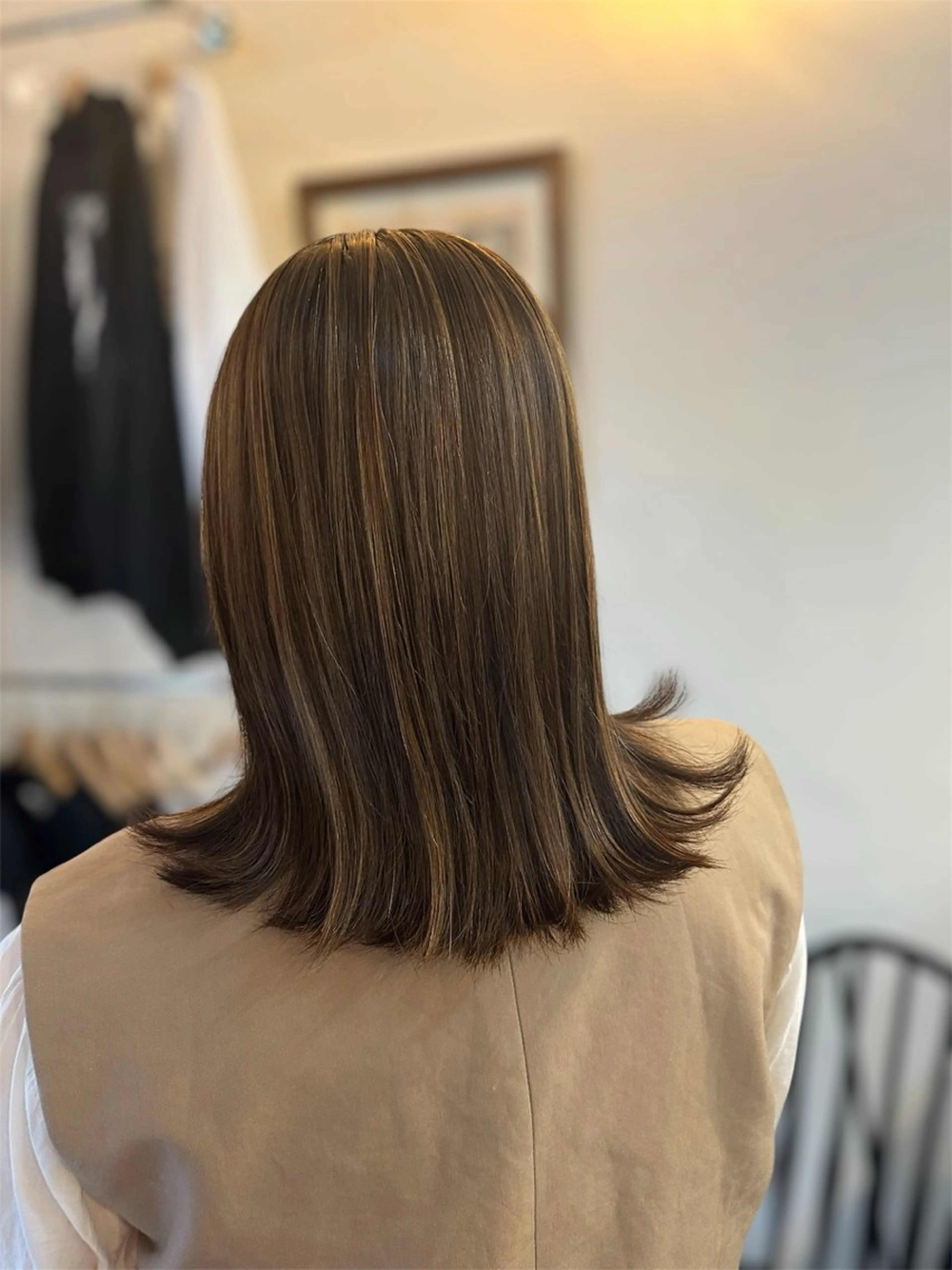 セミロング カラー ハイライトカラー ハイライト 岩村 夏姫のヘアスタイル