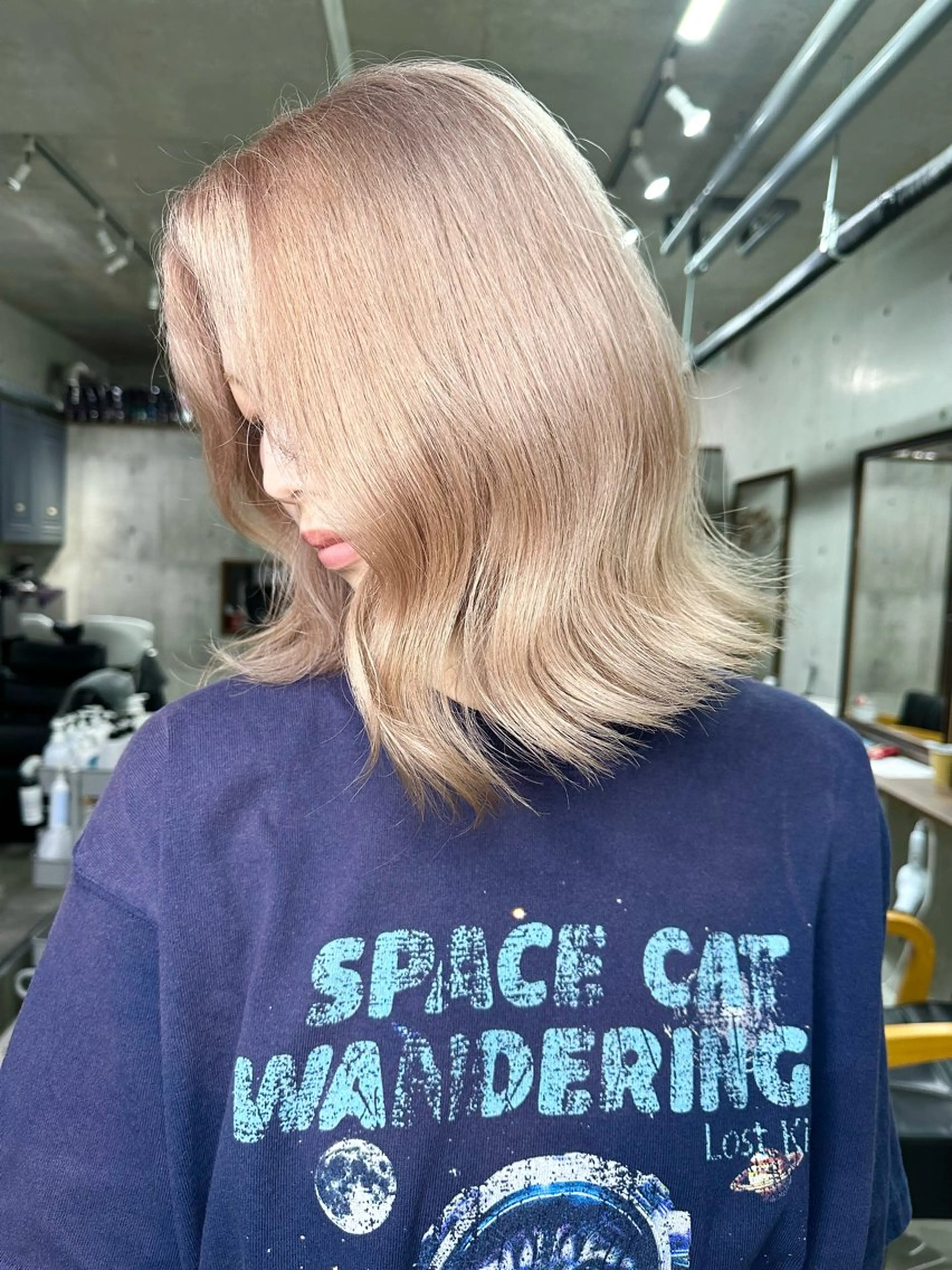 ミディアム カラー ベージュカラー ブリーチ ハイトーンカラー ハイトーンベージュ ヘアカラー トリートメント 名古屋のピンク好き かずくん🦩のヘアスタイル