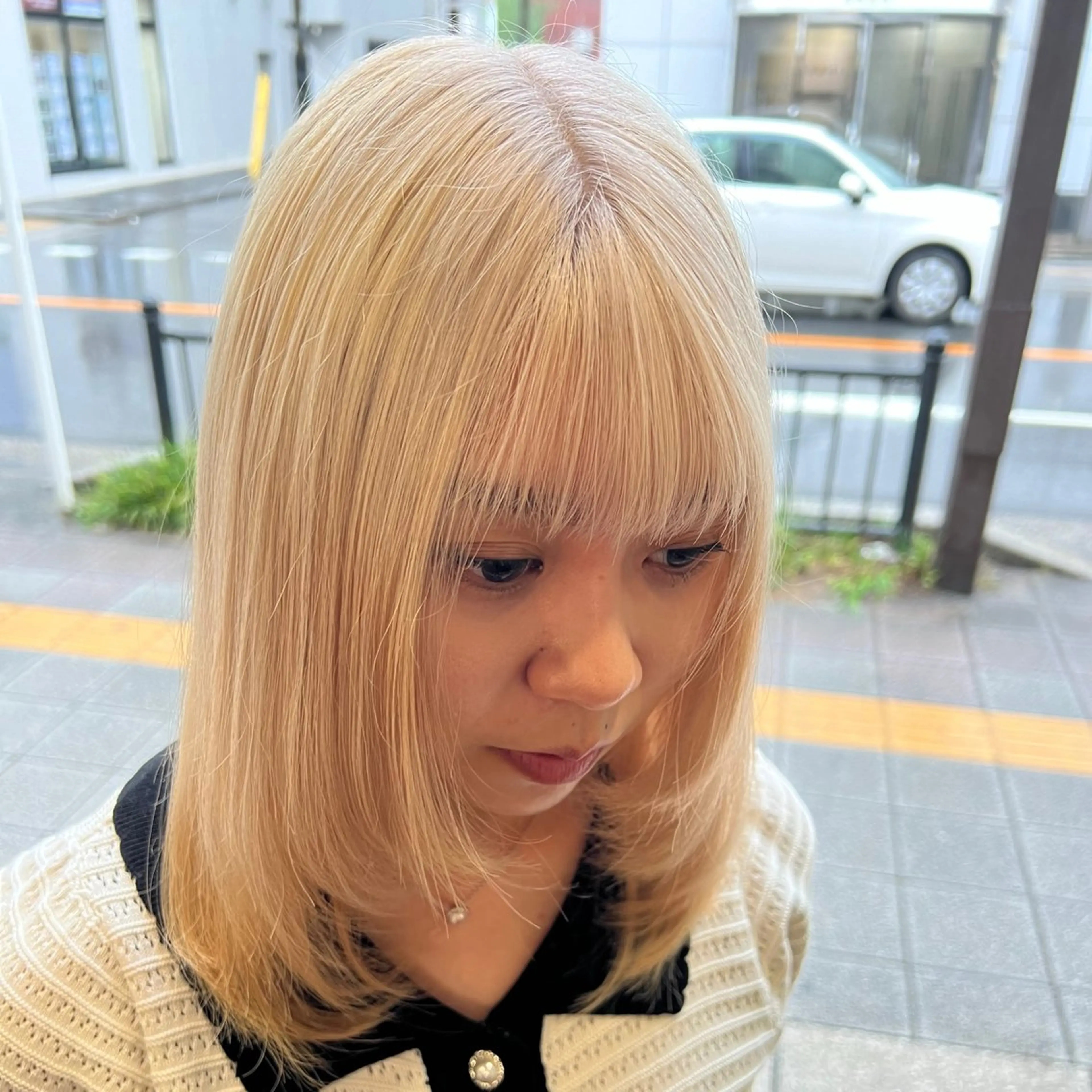 ミディアム カラー アディクシーカラー ブリーチ 抜きっぱなしブロンド ブロンド 透明感カラー カット ヘアカラー トリートメント ヘッドスパ ブリーチカラー🦖 岡部木乃夏のヘアスタイル