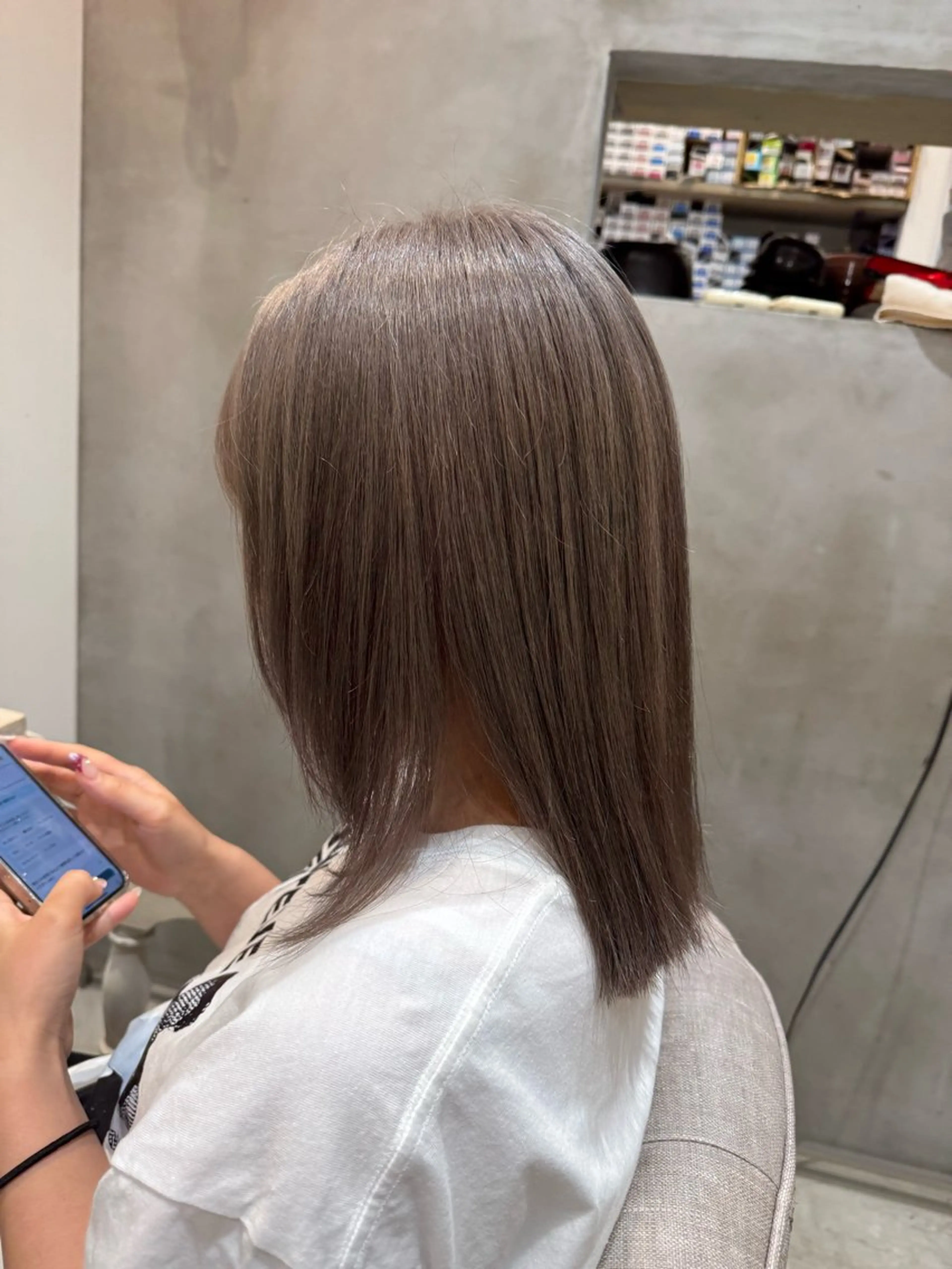 ミディアム カラー ミディアムパーマ バレイヤージュ ベージュカラー ブリーチ ブロンド ほの カラー特化/ ブリーチ/ボブのヘアスタイル