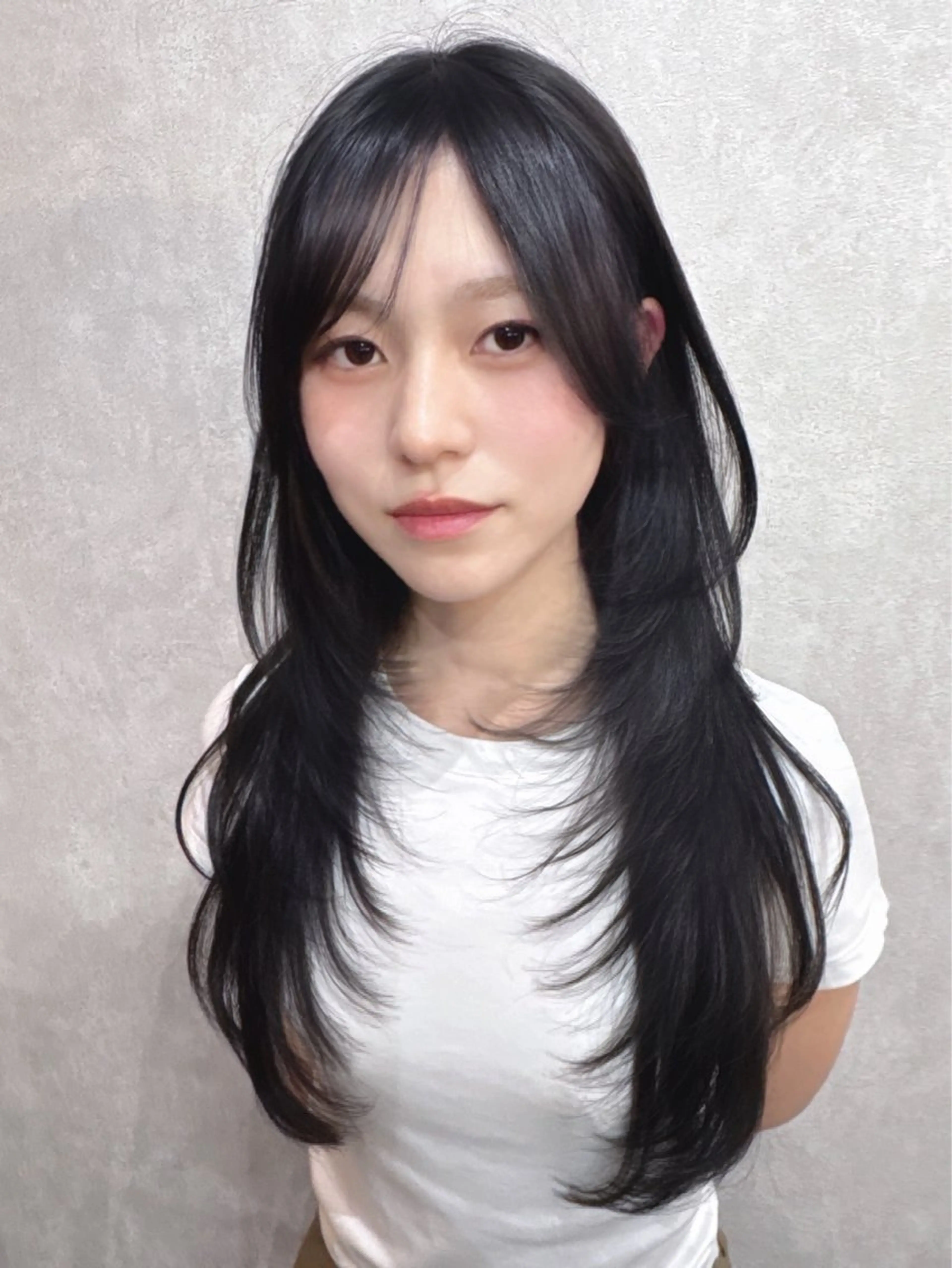 ロング ハッシュカット レイヤーカット カット ヘアカラー maya レイヤーカットのヘアスタイル