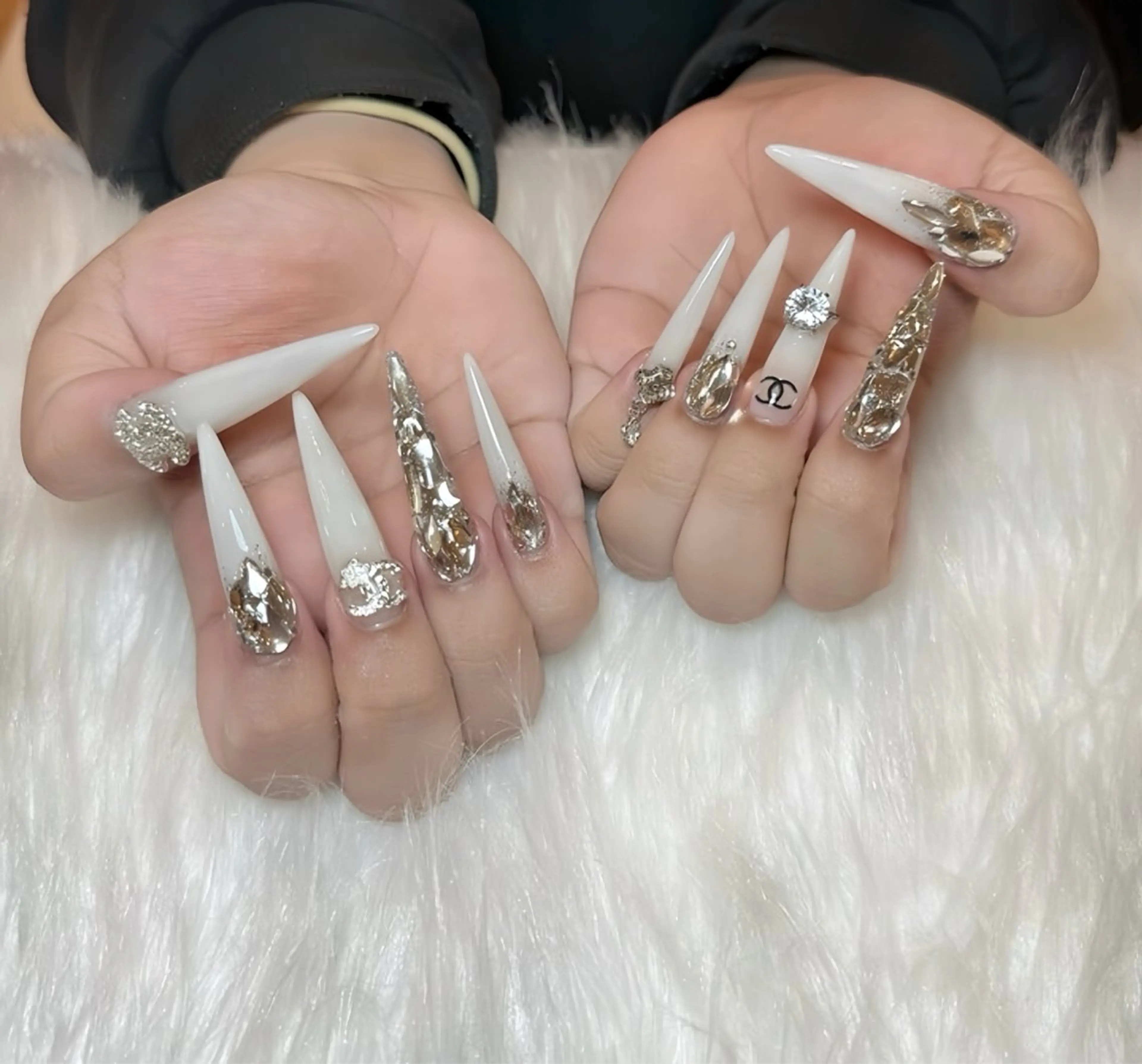 ネイル オーロラネイル チークネイル 桜ネイル ドット フラッシュネイル ハンドネイル Rin Nail 新大久保店のネイルデザイン