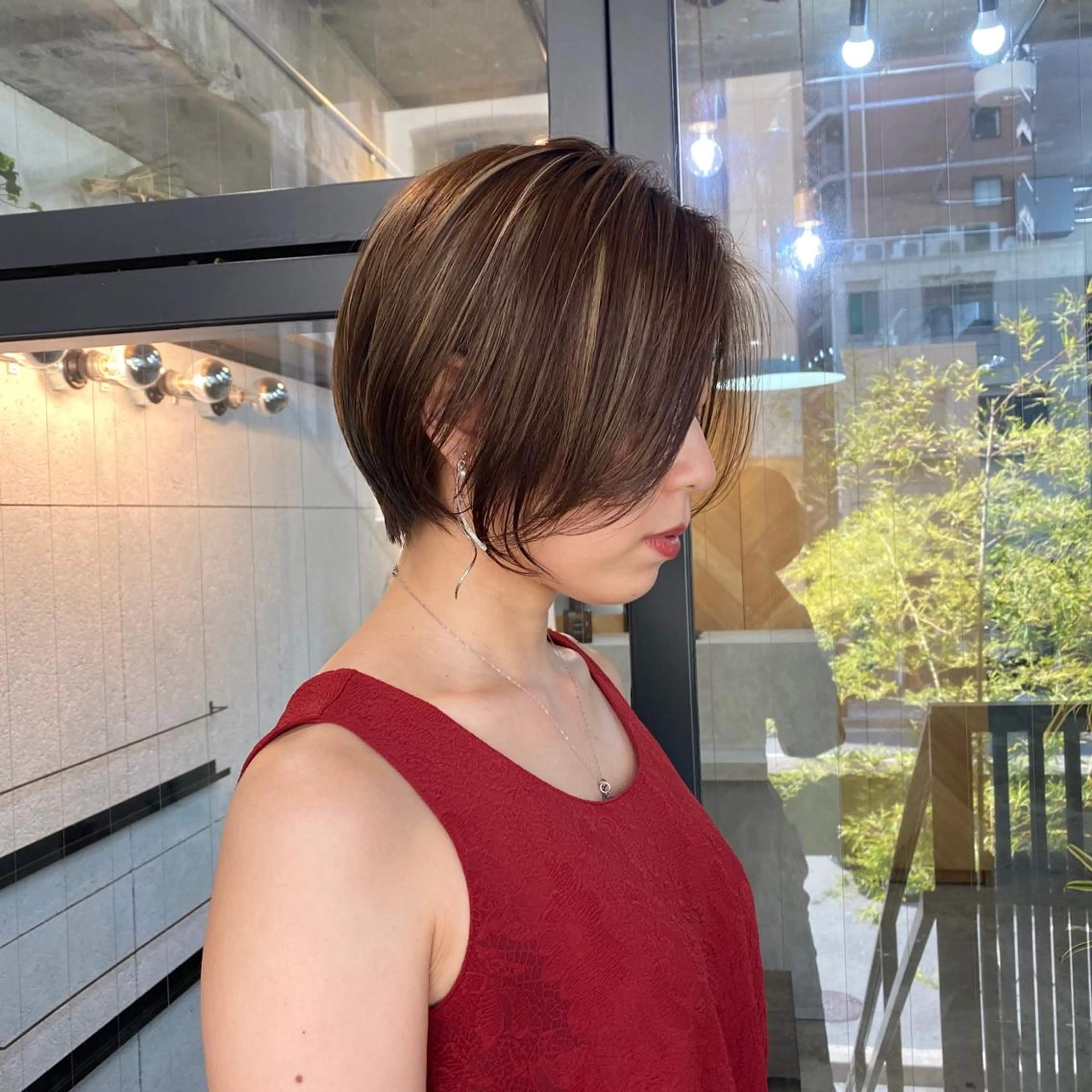 ショート カラー ネイル マツエク・マツパ ハイライトカラー ハイライト ショートヘア ショートネイル 中山 天地のヘアスタイル