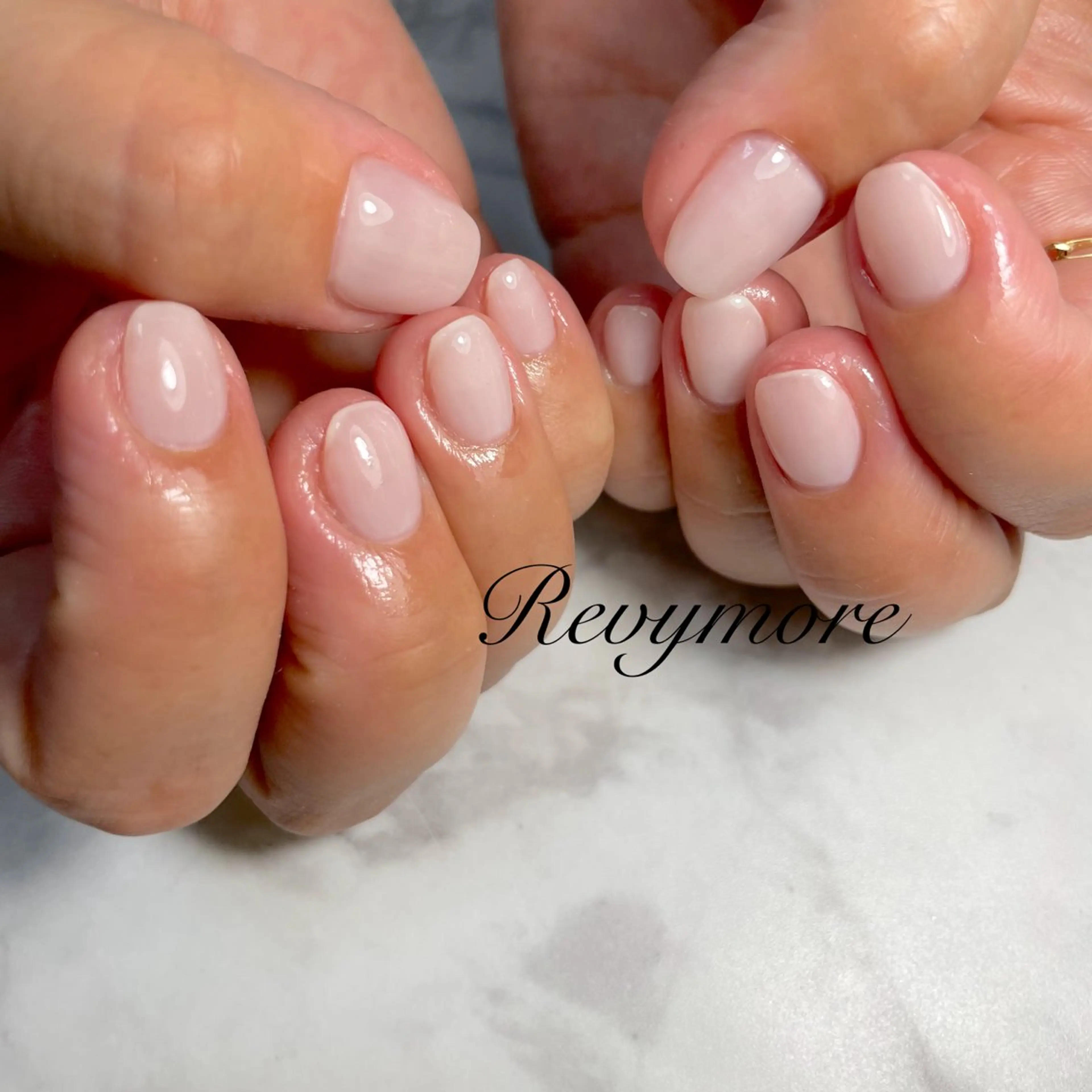 ネイル ジェルネイル ニュアンスネイル オフィスネイル シンプルネイル nail salon Revymore所属・nail salon Revymoreのネイルデザイン
