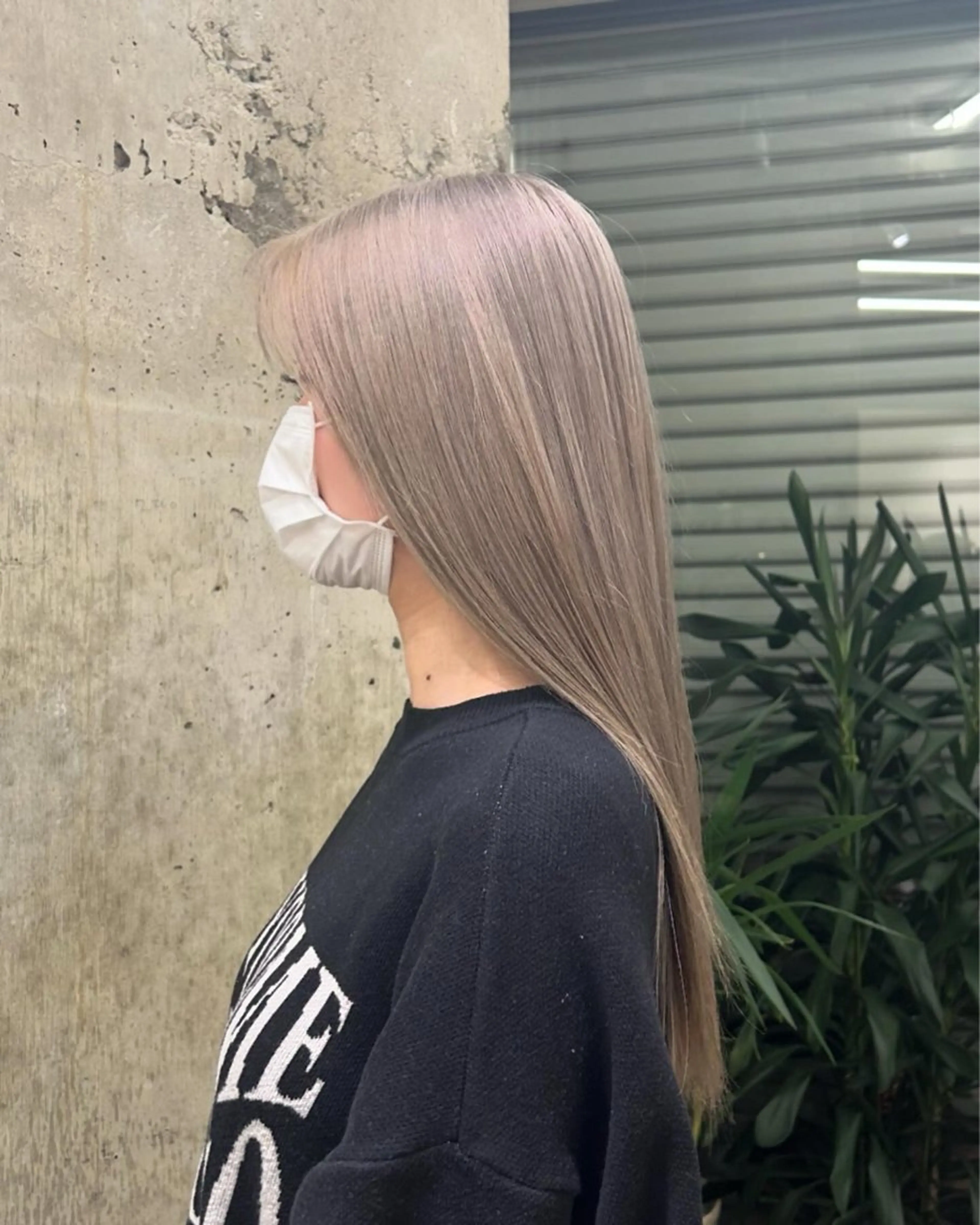 ロング カラー グレージュ 寺澤 花梨のヘアスタイル