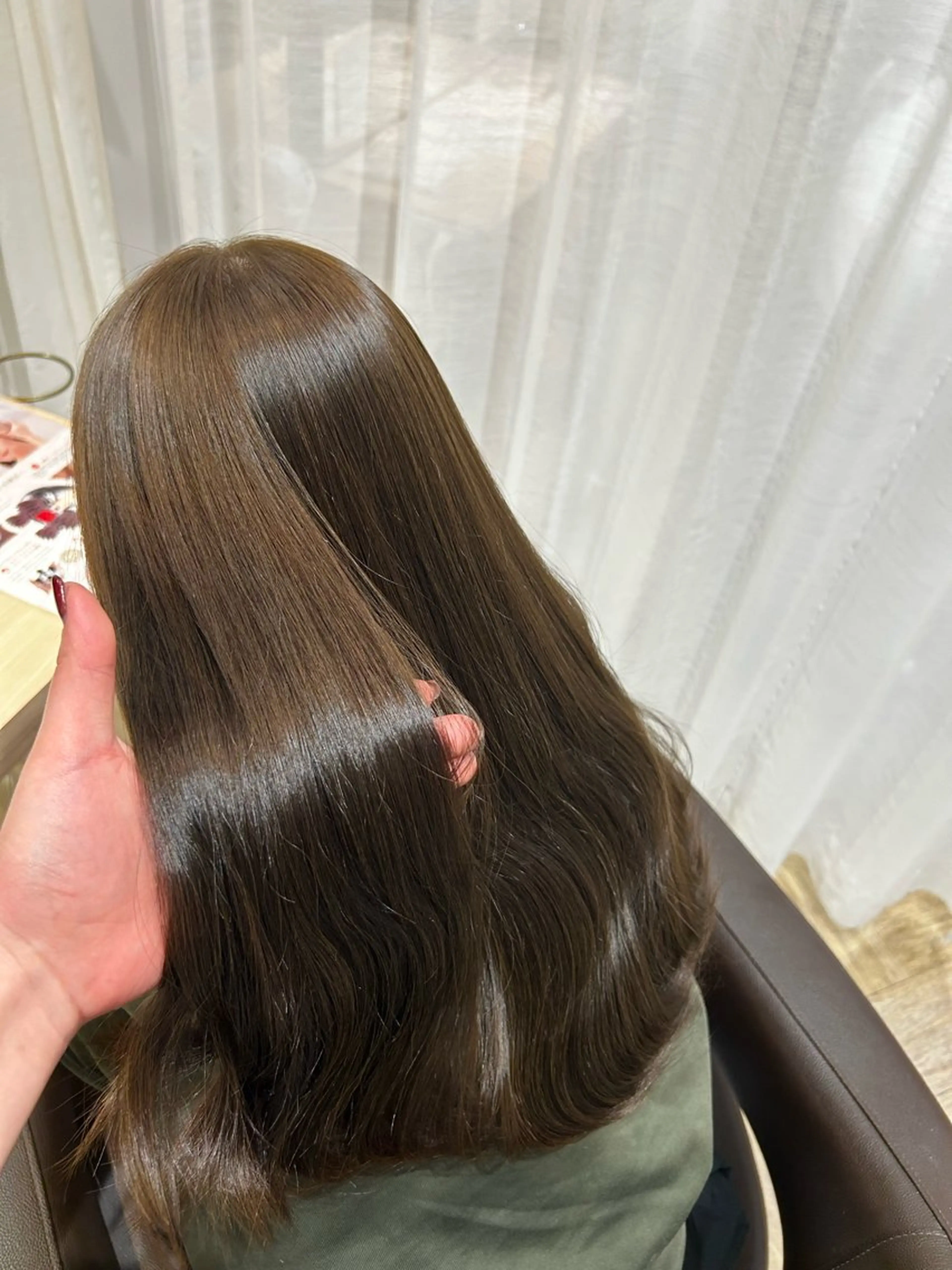 ロング 西野 麻瑚のヘアスタイル