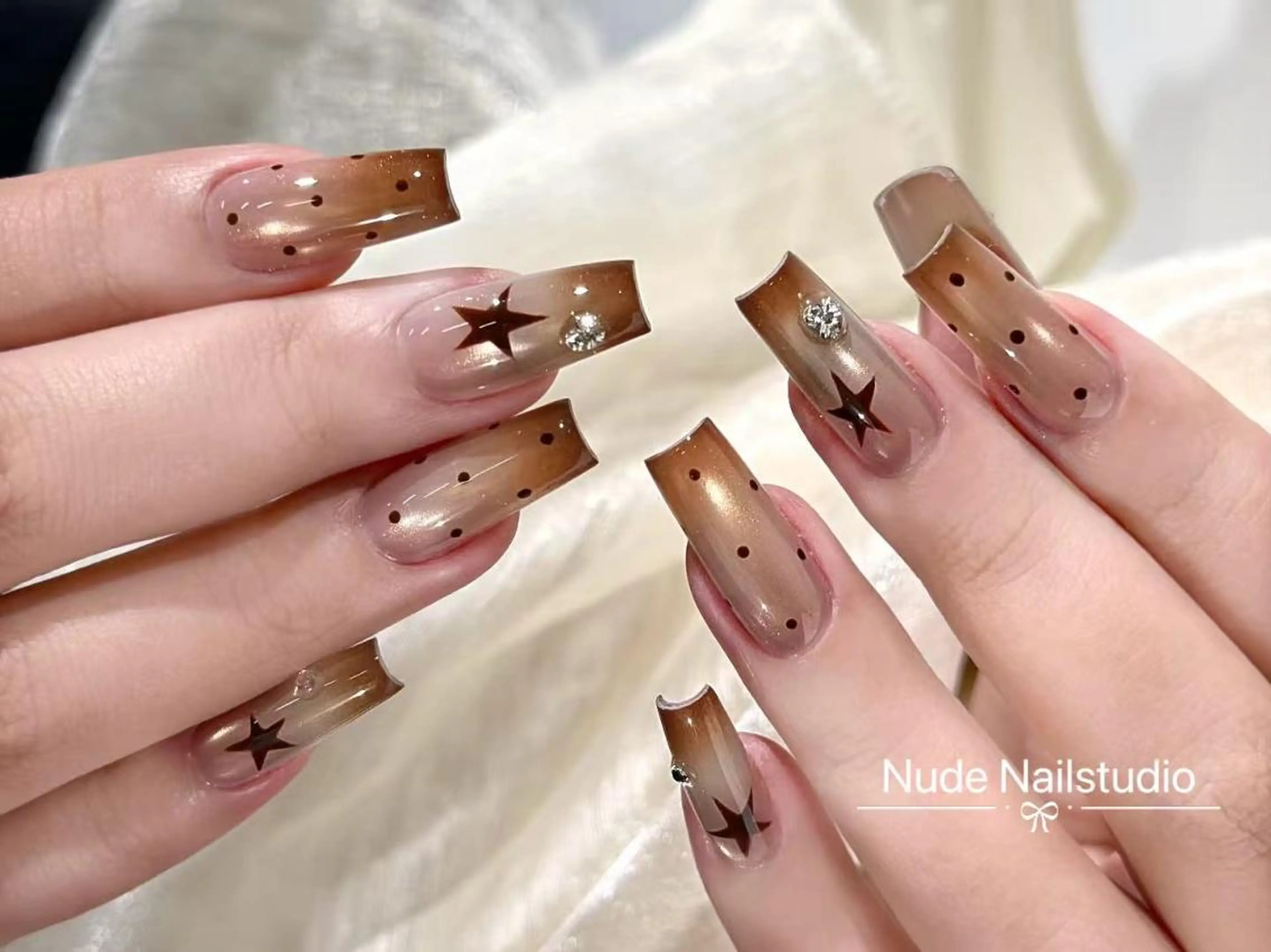 ネイル チークネイル フットネイル フレンチネイル ジェルネイル ガラスフレンチ ヌドネイルスタジオ もものネイルデザイン