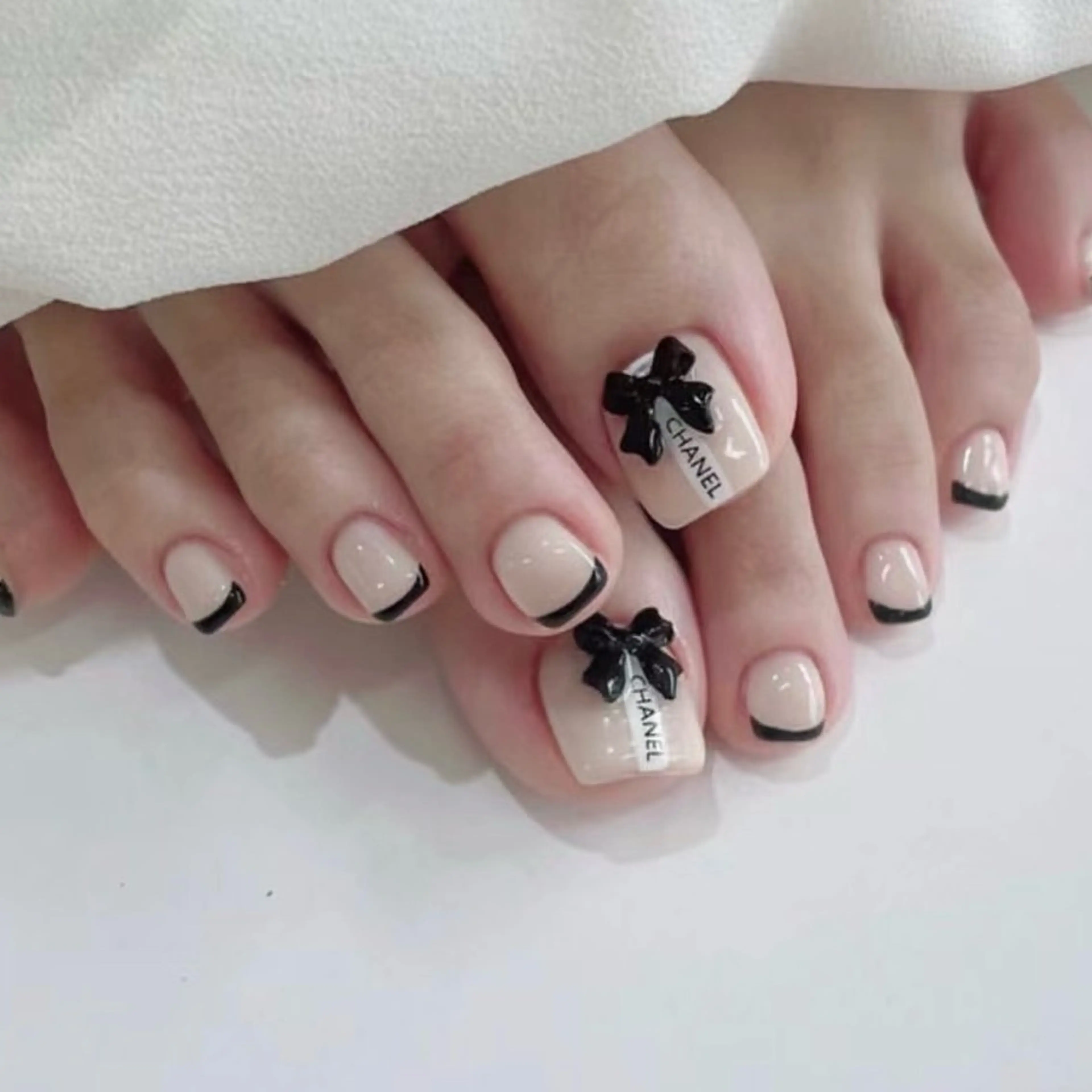 ネイル フットネイル フレンチネイル リボン BabyYouMi nailのネイルデザイン