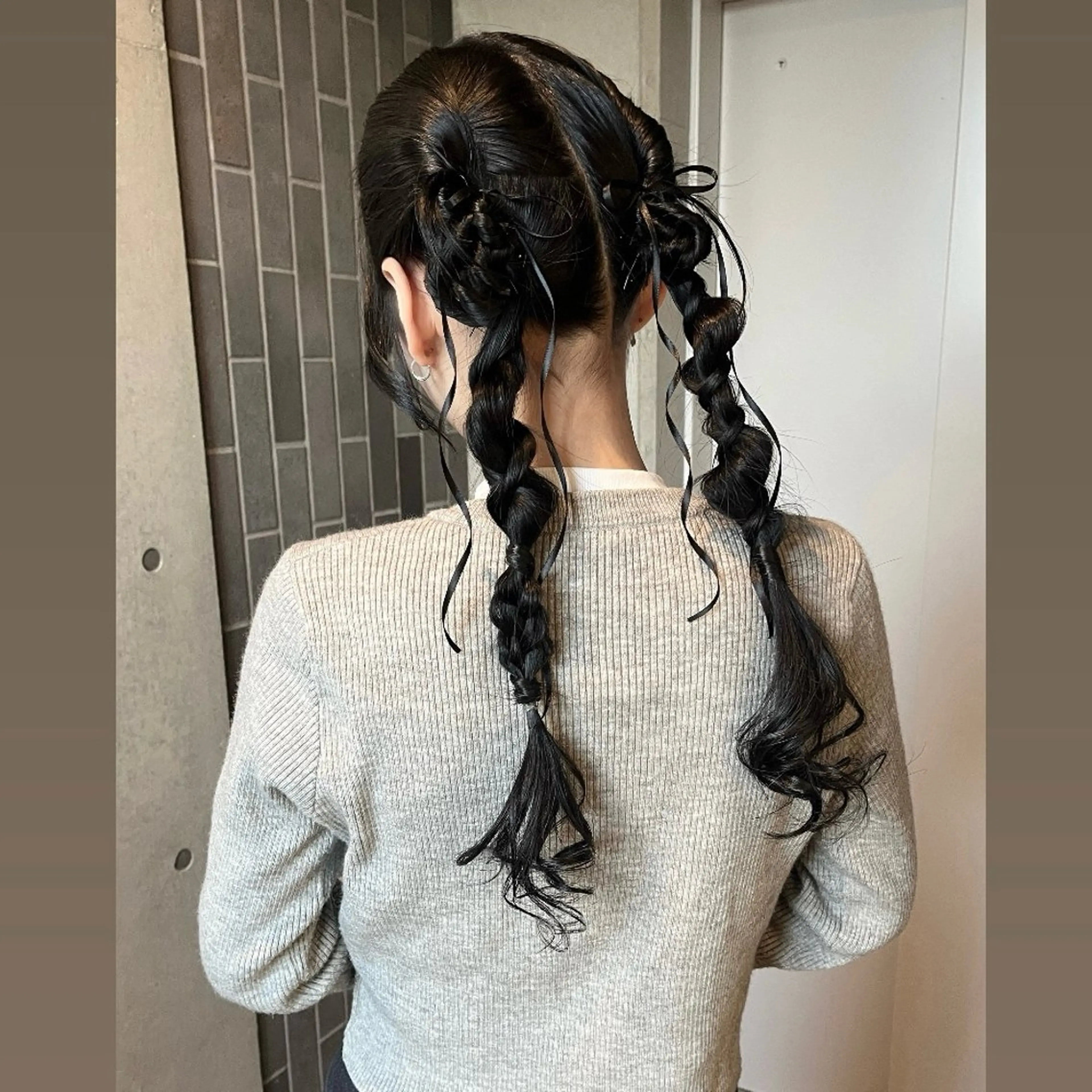 ロング ヘアアレンジ 成人式 ボブ 髪質改善 レイヤーカット 広香🪽ハイトーン/ レイヤー/ヘアセットのヘアスタイル