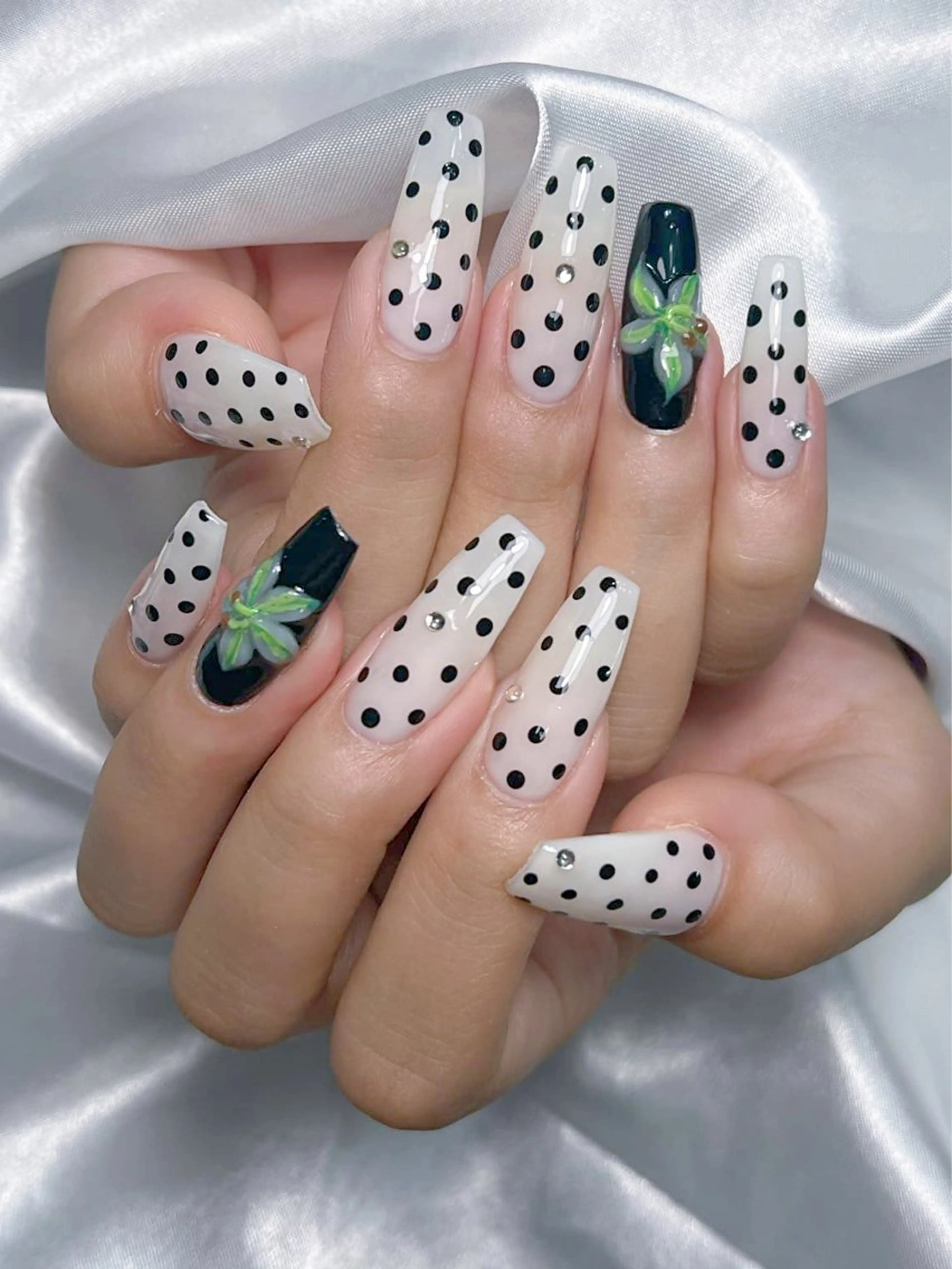 ネイル LEELA NAIL STUDIOのネイルデザイン