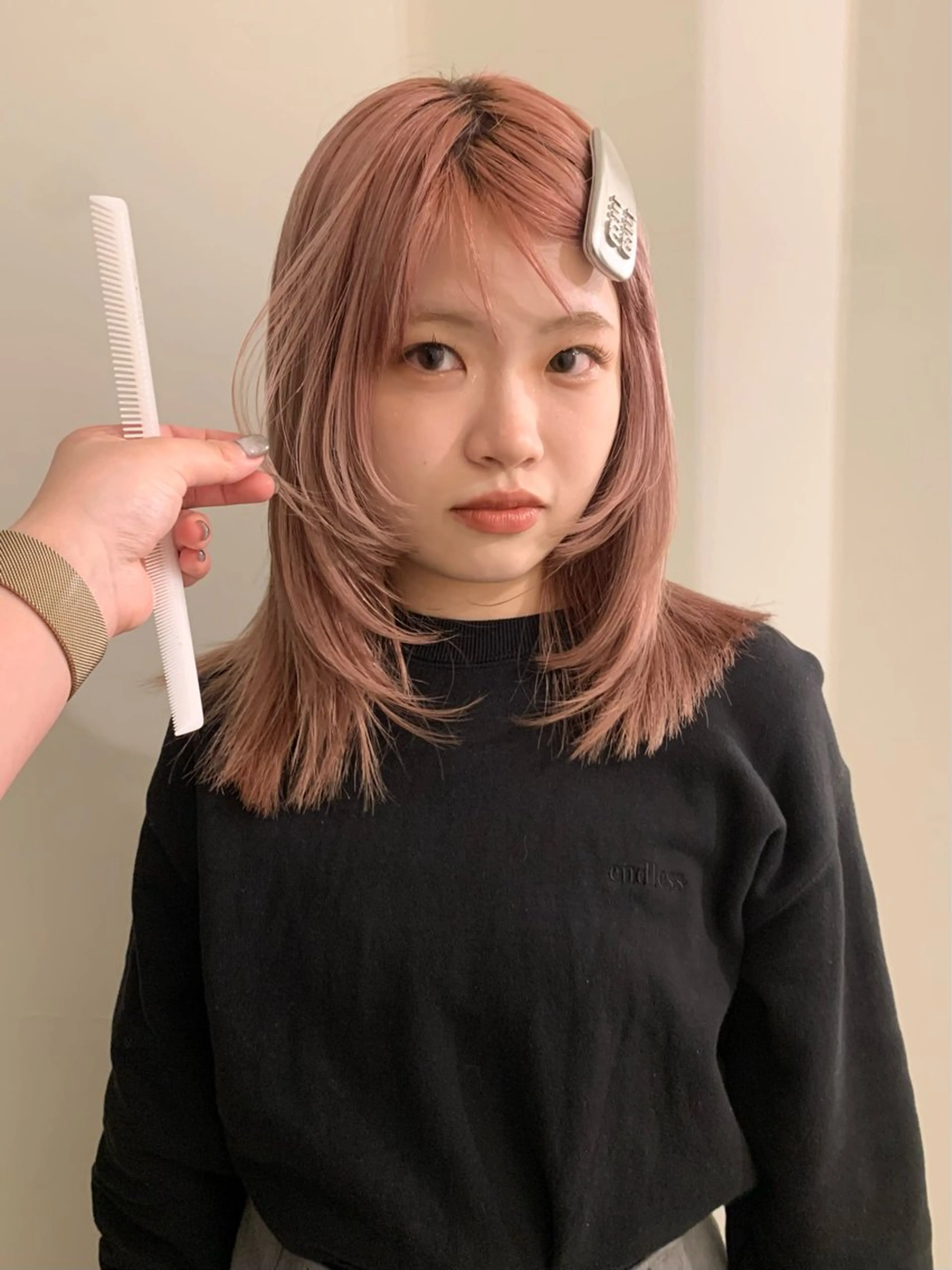 ミディアム カラー ベージュカラー ピンクカラー ピンクベージュ レイヤーカット ヘアカラー 落合希 Olivebeigeのヘアスタイル