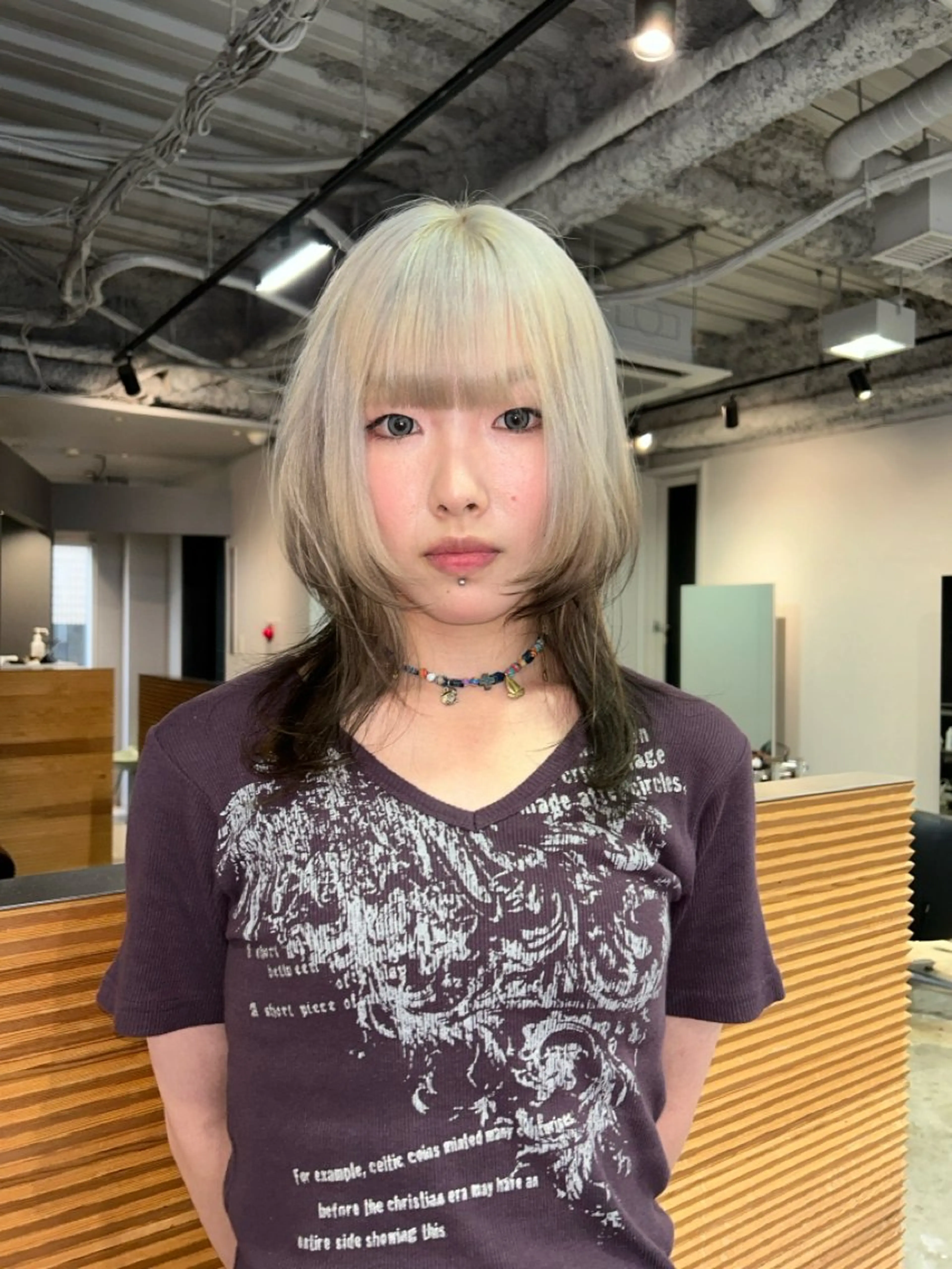 ミディアム ハイトーン特化/和音 【デザインカラー】のヘアスタイル