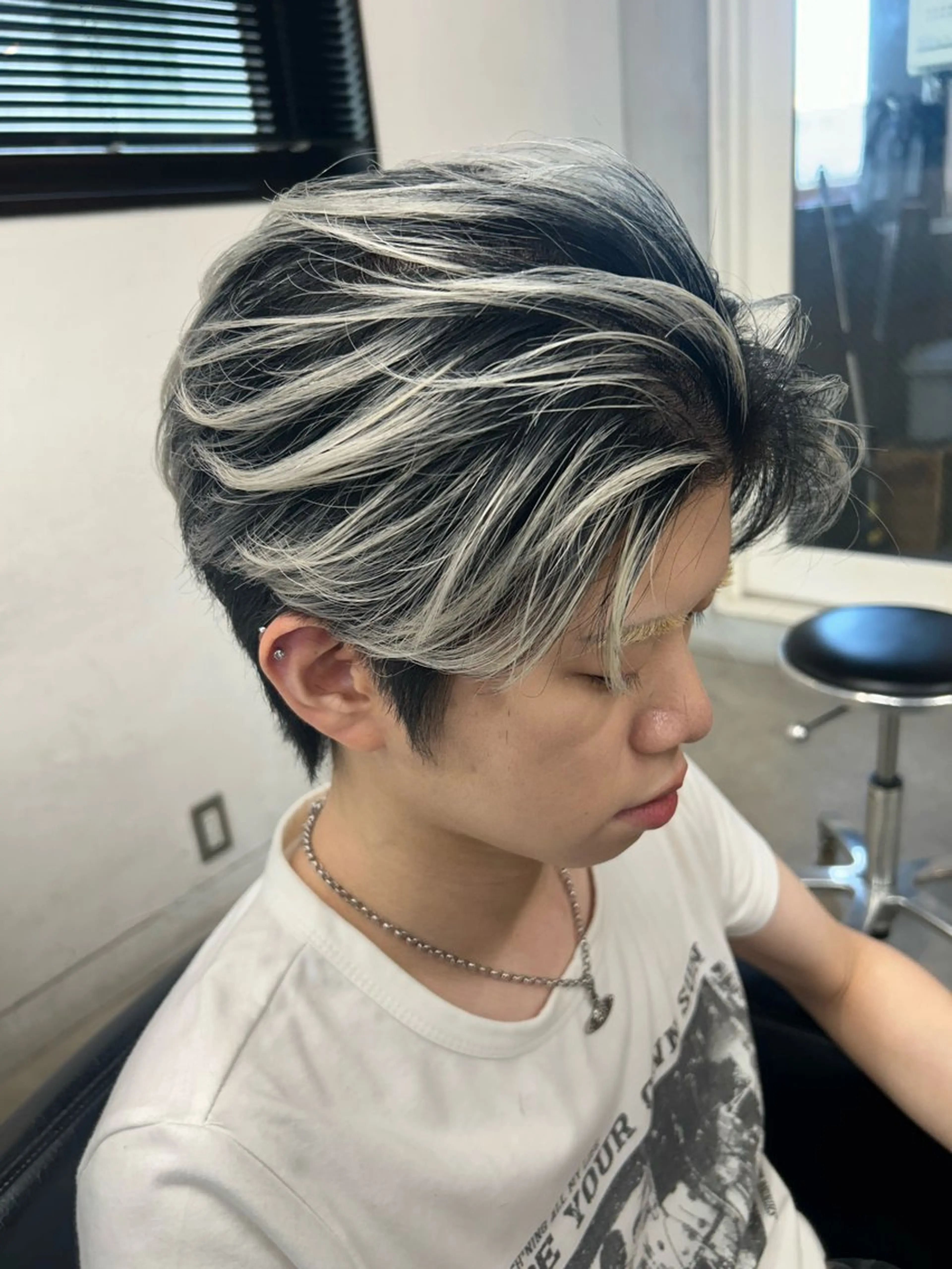 ショート カラー バレイヤージュ レイヤーカット カット ヘアカラー トリートメント RYOSUKE ハイトーンのヘアスタイル