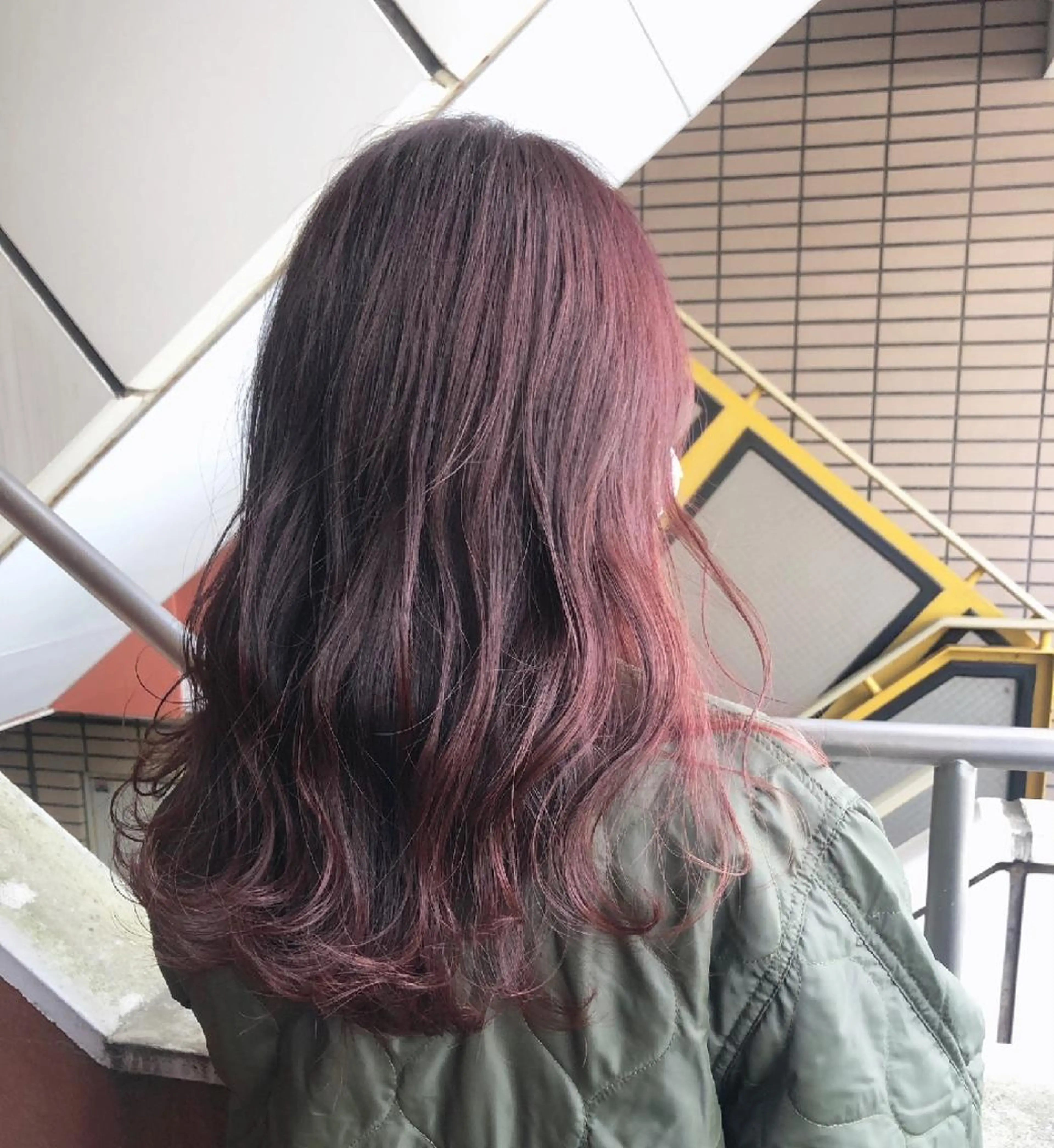 セミロング カラー ヘアアレンジ ブリーチ ブリーチなしカラー レッドカラー バイオレットカラー トリートメント Joshua / 素髪改善のヘアスタイル