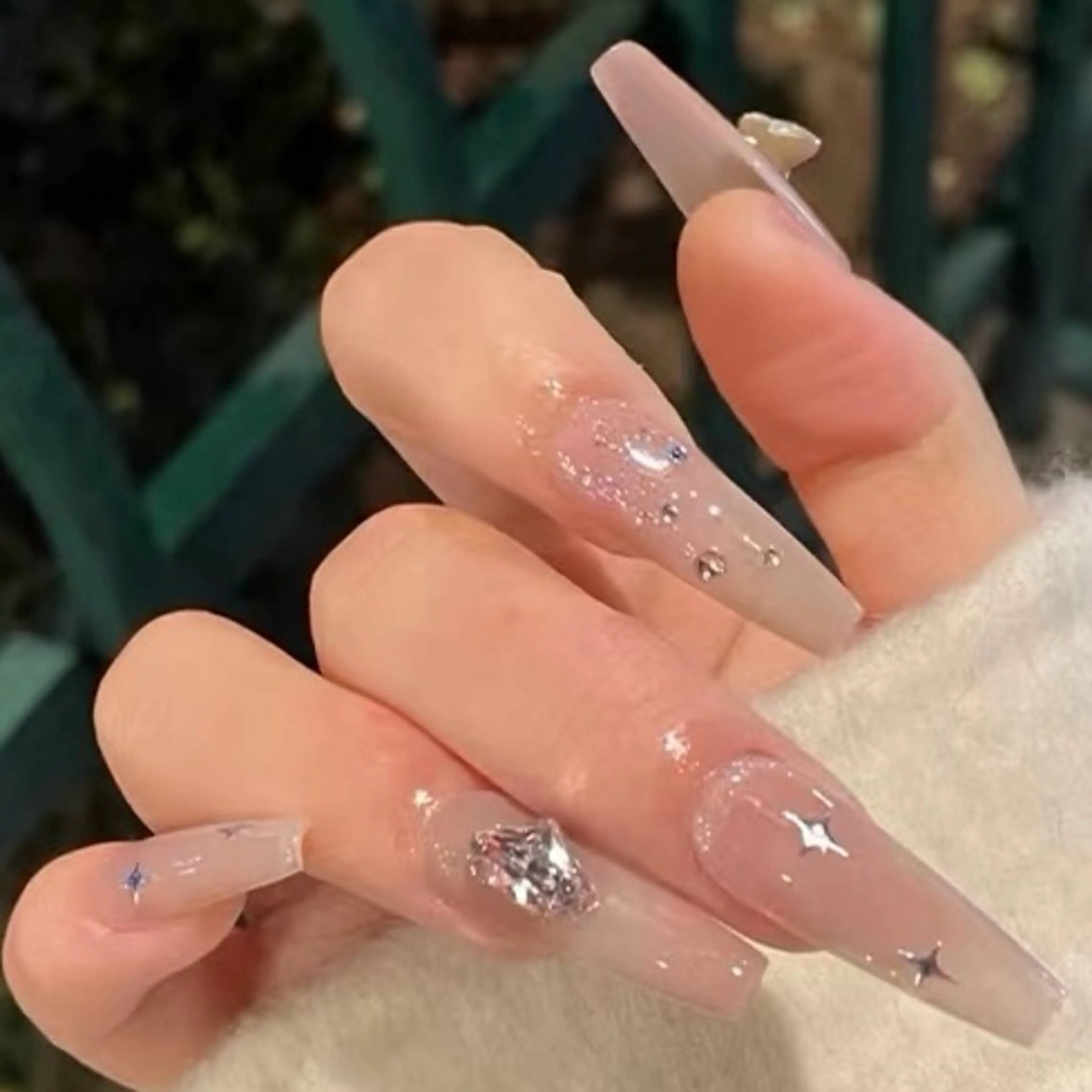 ネイル チークネイル 長さ出し フラワーネイル フレンチネイル ガーリー sun nail池袋 モデル募集のネイルデザイン