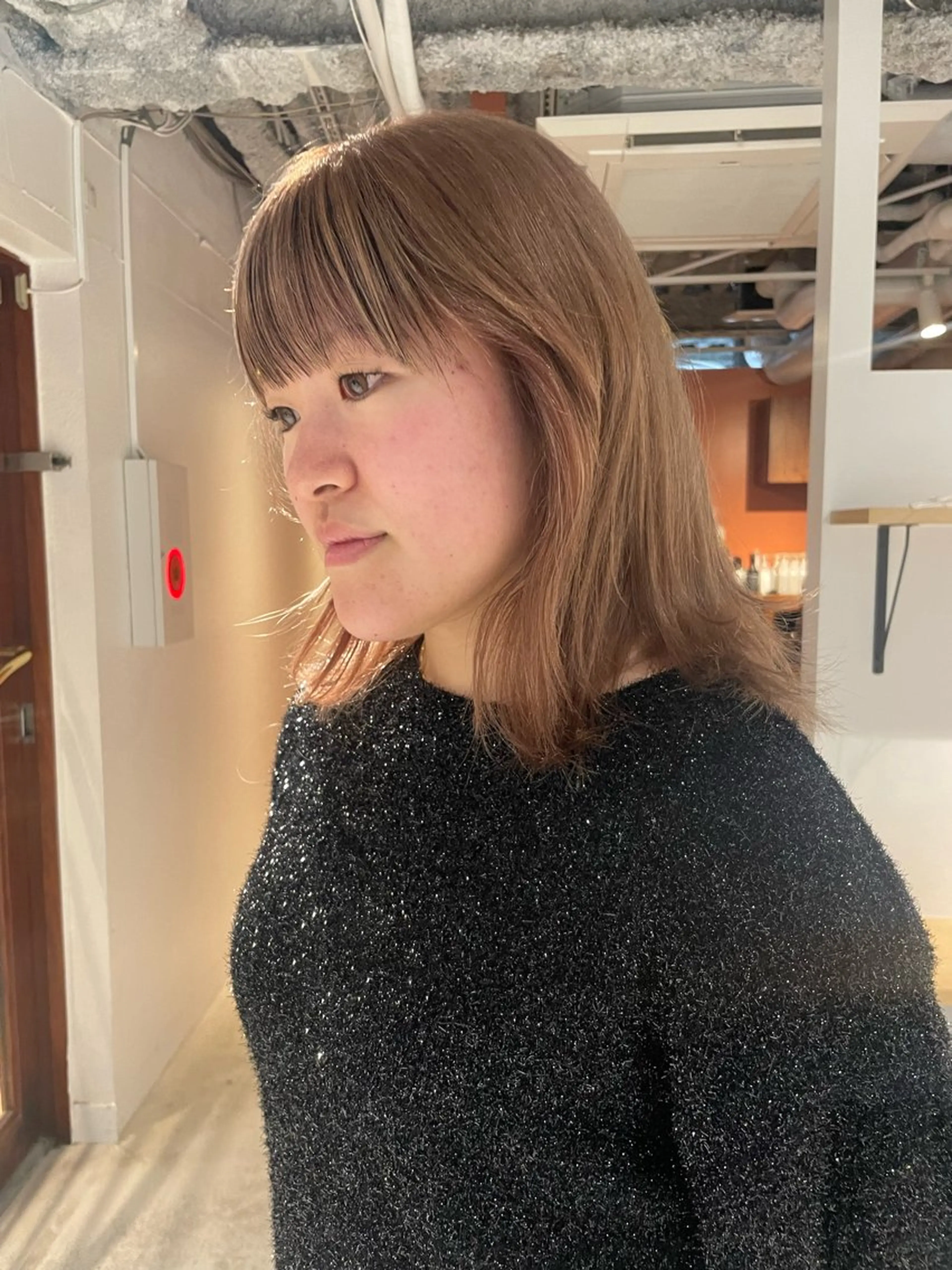 ミディアム カラー ミディアムパーマ ベージュカラー ブリーチ 透明感カラー ピンクカラー レイヤー×初 パーマ|hinakoのヘアスタイル