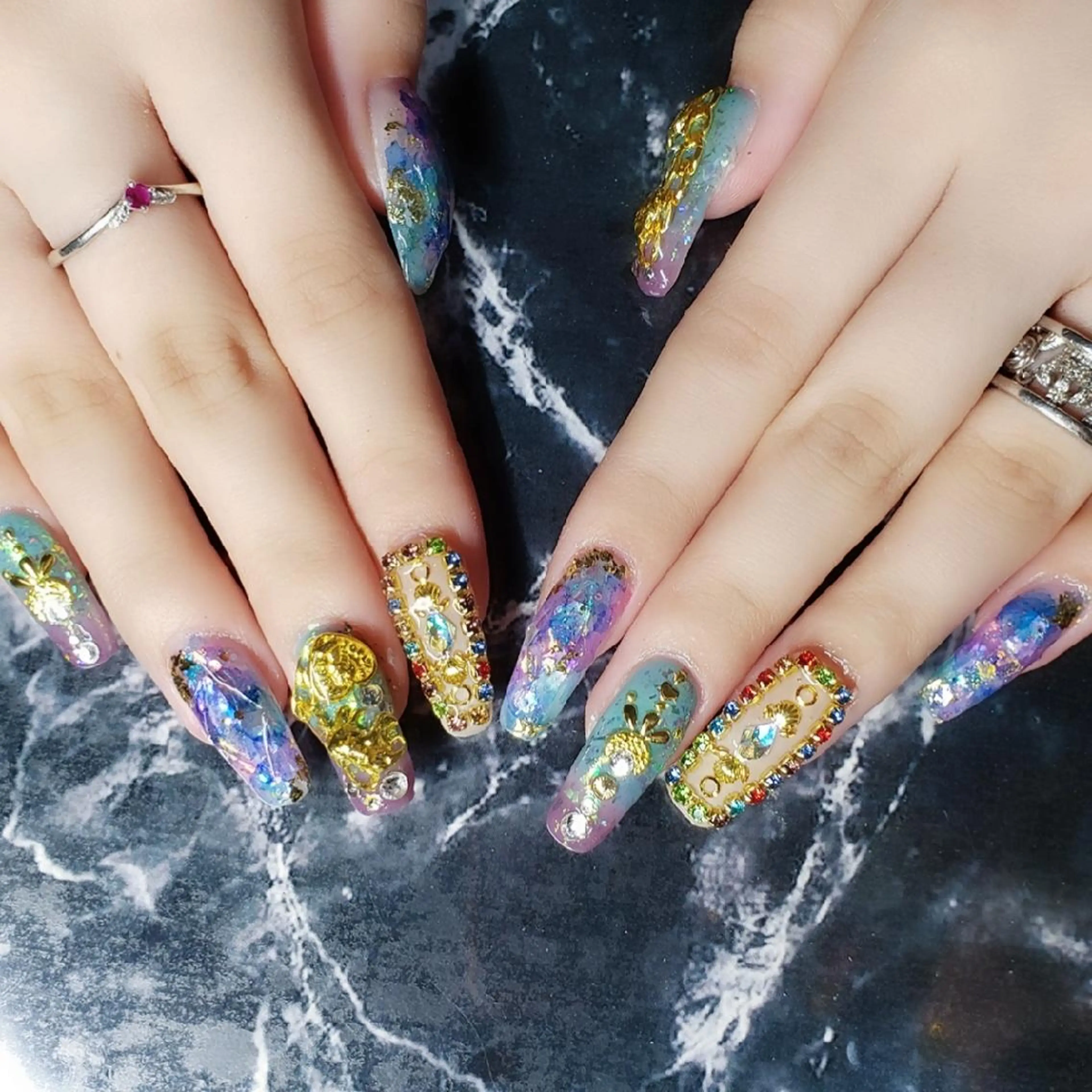 ミディアム ネイル ハンドネイル クロキ 。のネイルデザイン