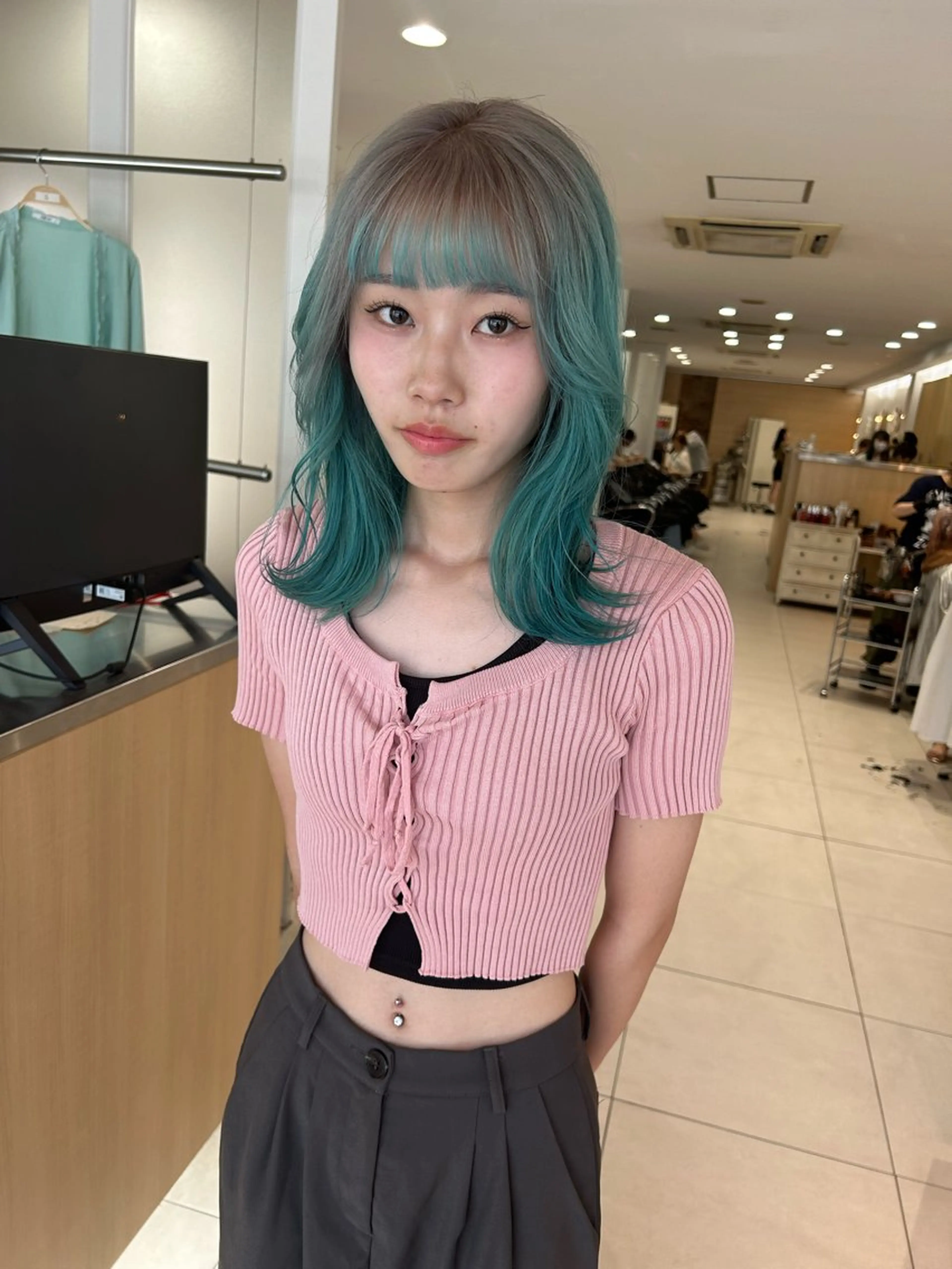 セミロング カラー ブルーカラー シルバー 🍀透明感抜群🍀/ ハイトーンカラーのヘアスタイル