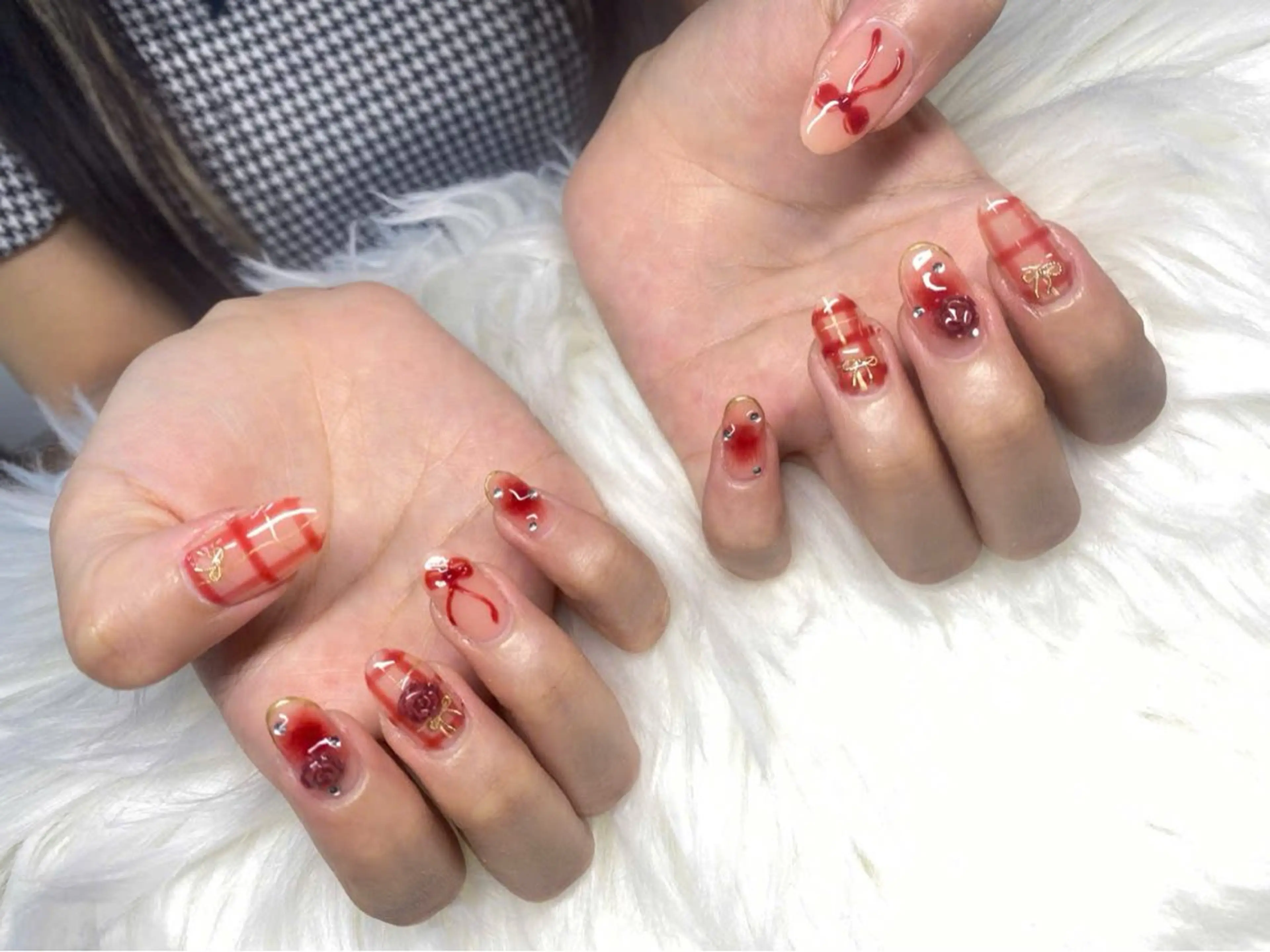 ネイル フレンチネイル グラデーション キラキラネイル 韓国ネイル マグネットネイル ハンドネイル ハンドケア Hara Nail 【パラジェル使用】のネイルデザイン