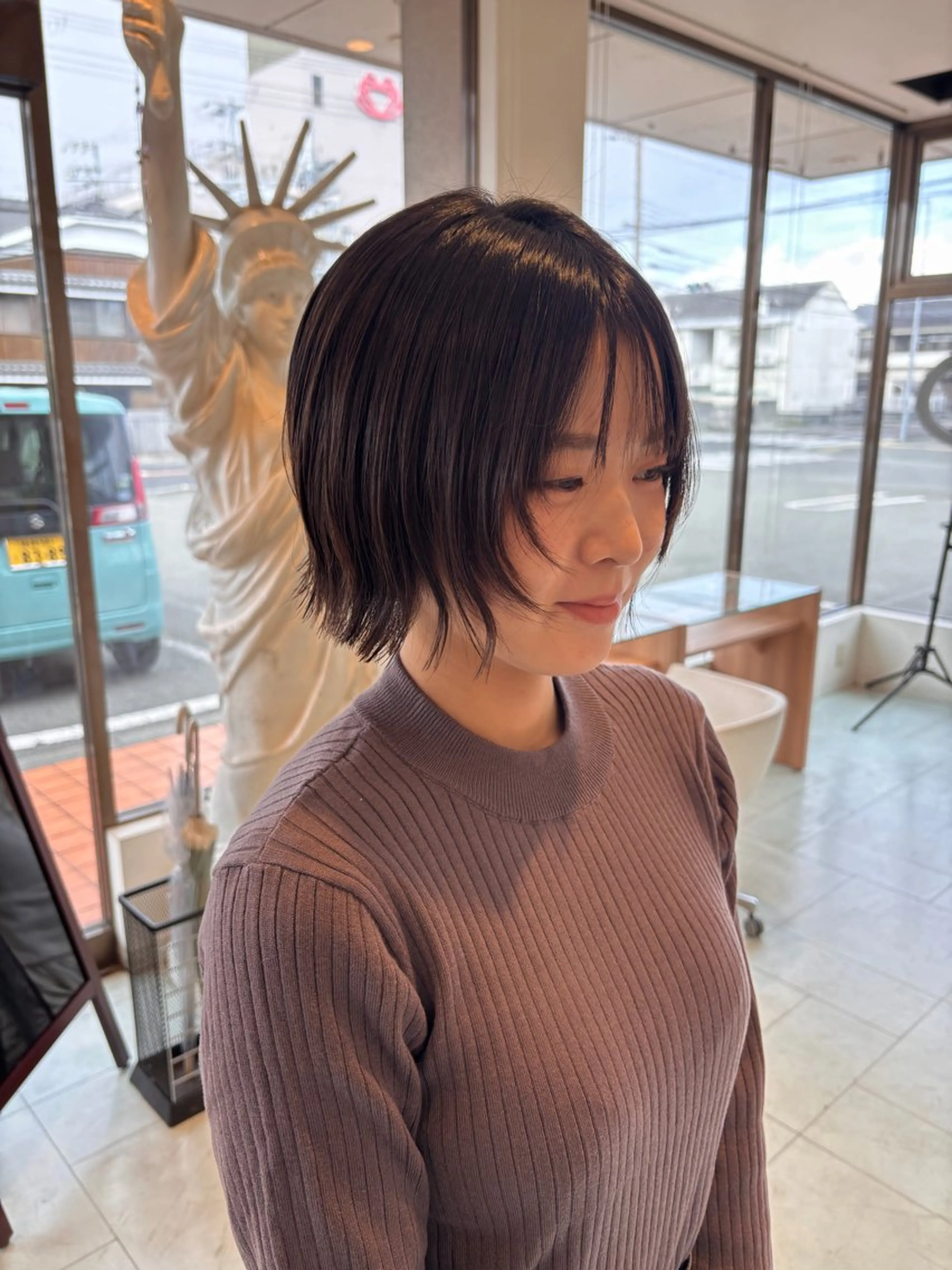 ショート ボブ 外ハネヘア 岡 愛梨のヘアスタイル
