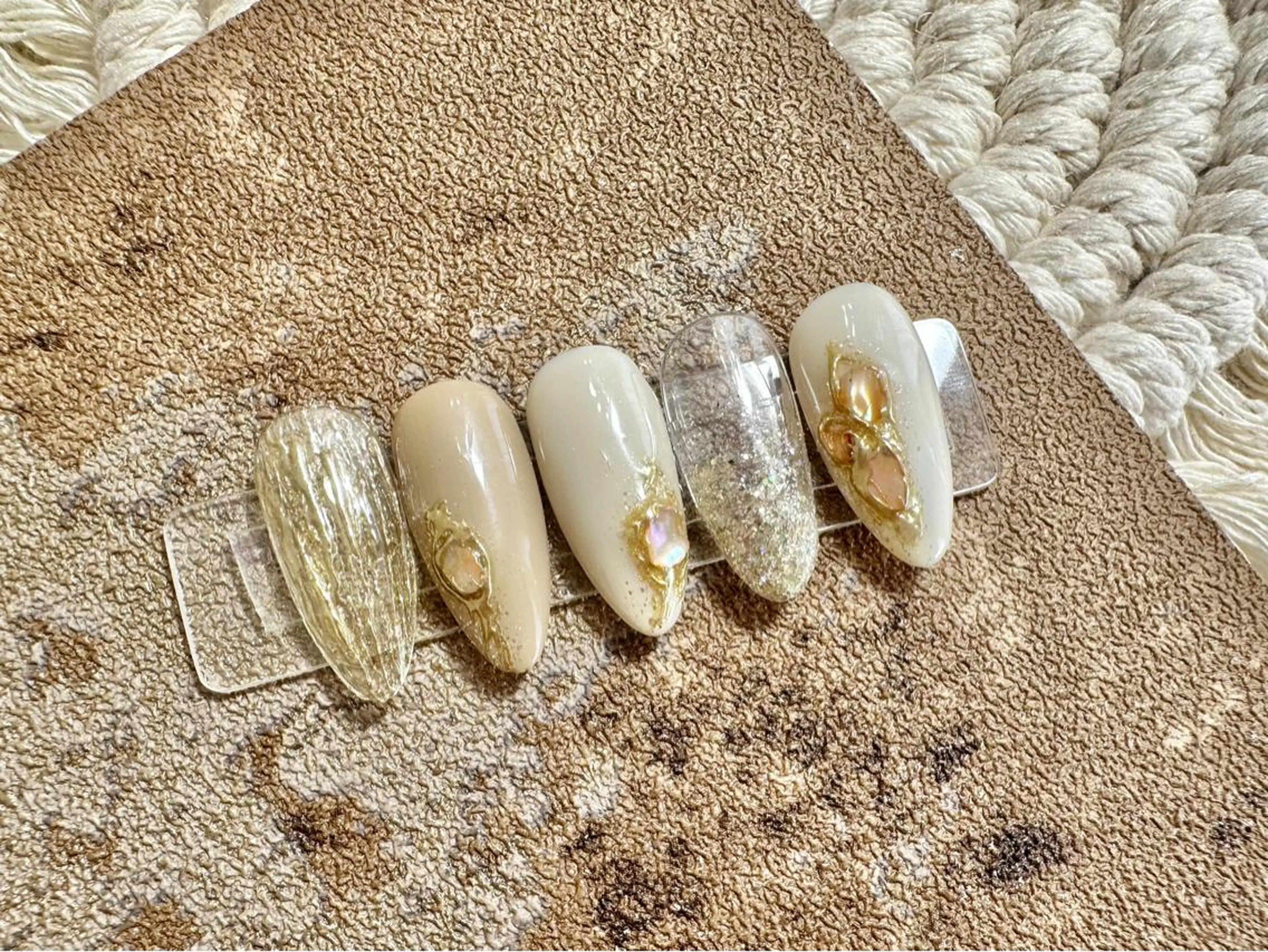 カラー ネイル フットネイル ジェルネイル ラメ(グリッター) ラメグラデーション マグネットネイル ハンドネイル ネイルサロンAiri 長さ出し·シンプルのネイルデザイン