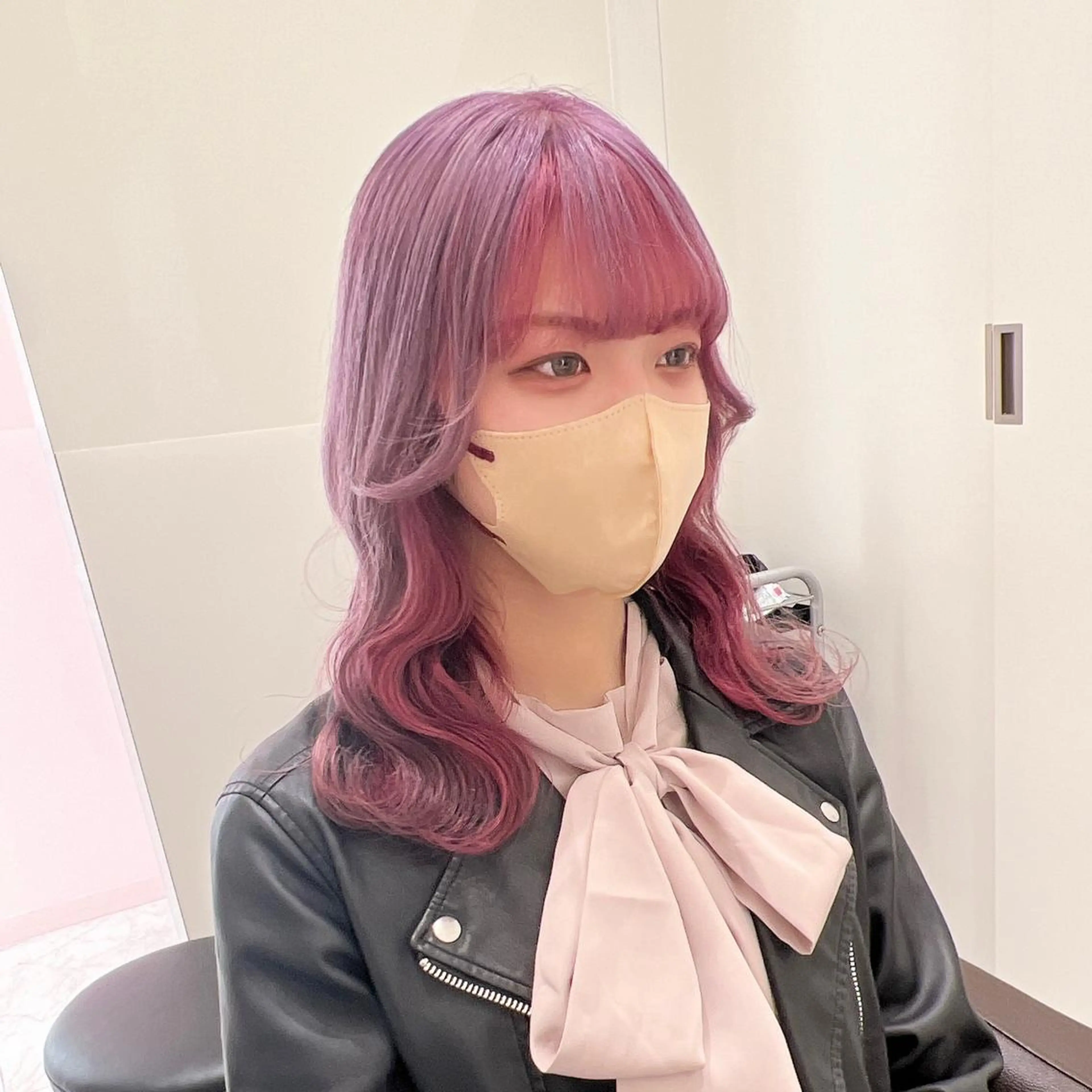 セミロング カラー 🩵ブリーチカラー 🐈MIORI🩵のヘアスタイル